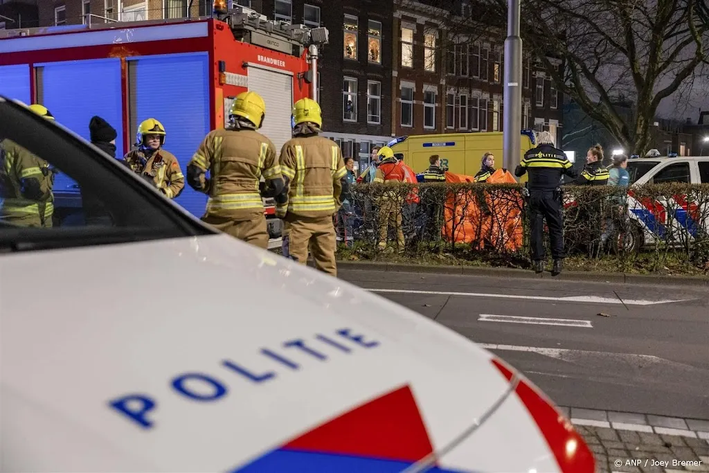 Bloemen voor door vuurwerk omgekomen jongen Rotterdam