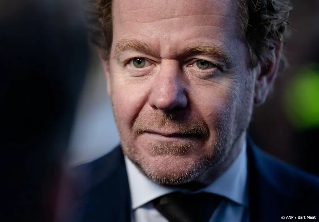Van Weel wil met Kamer in gesprek over vuurwerkverbod
