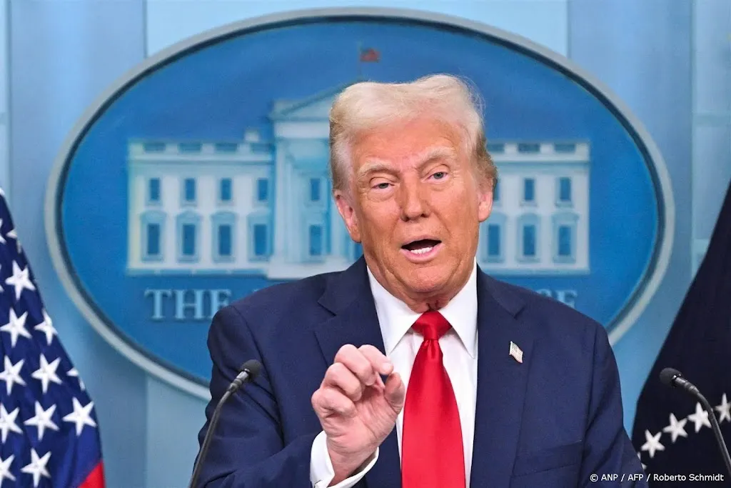 Trump geeft diversiteitsbeleid Biden en Obama de schuld van vliegramp
