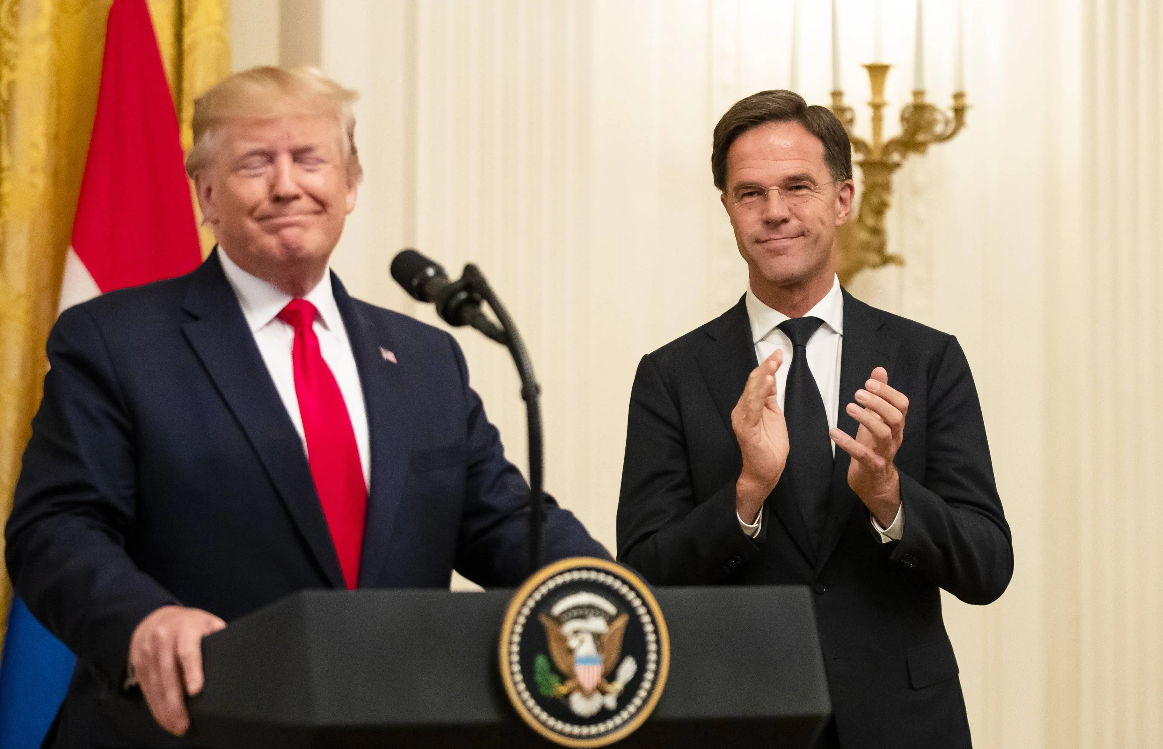 Rutte kiest de kant van Trump