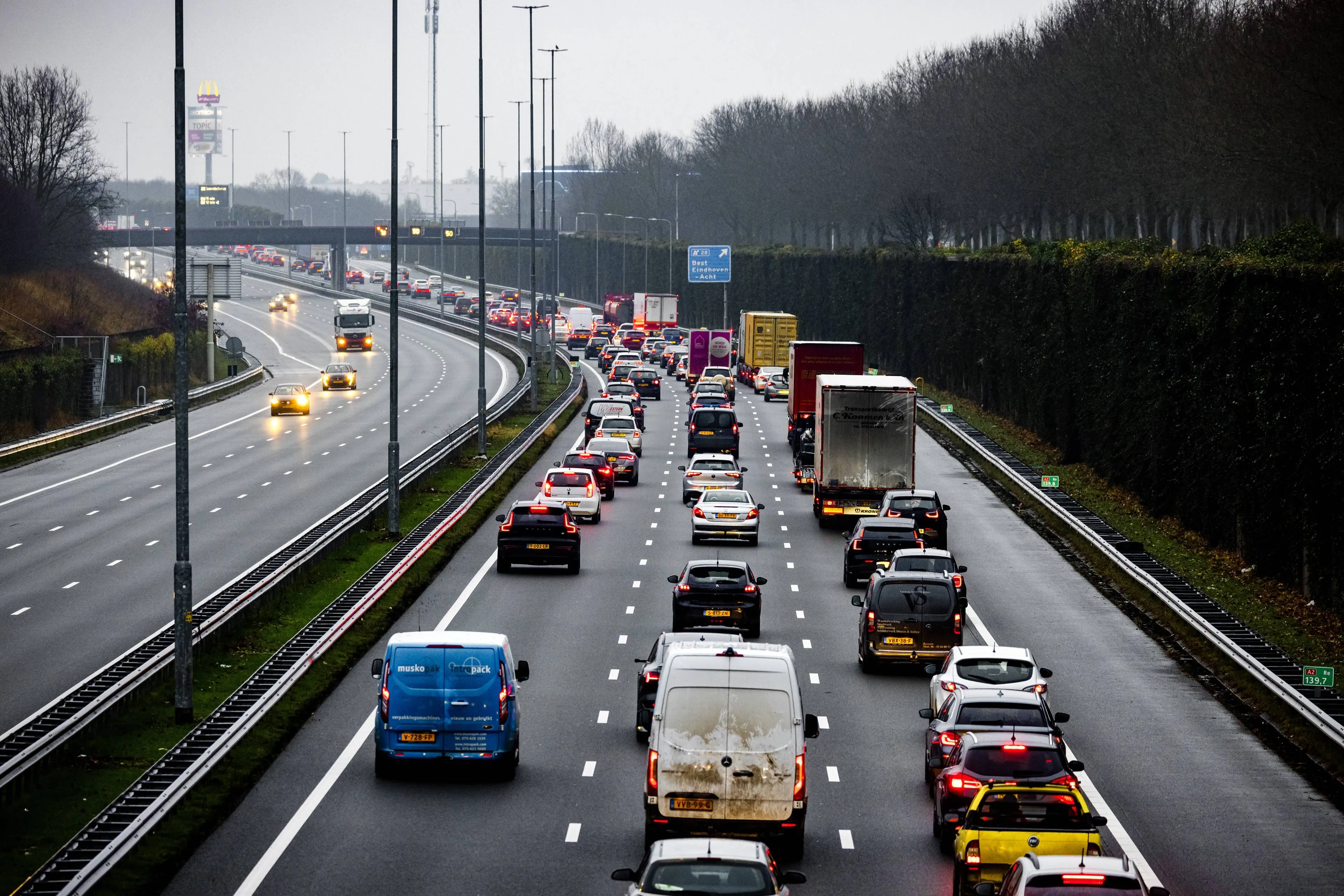 Steeds meer woningbouw naast snelweg: hoe ongezond is dat?