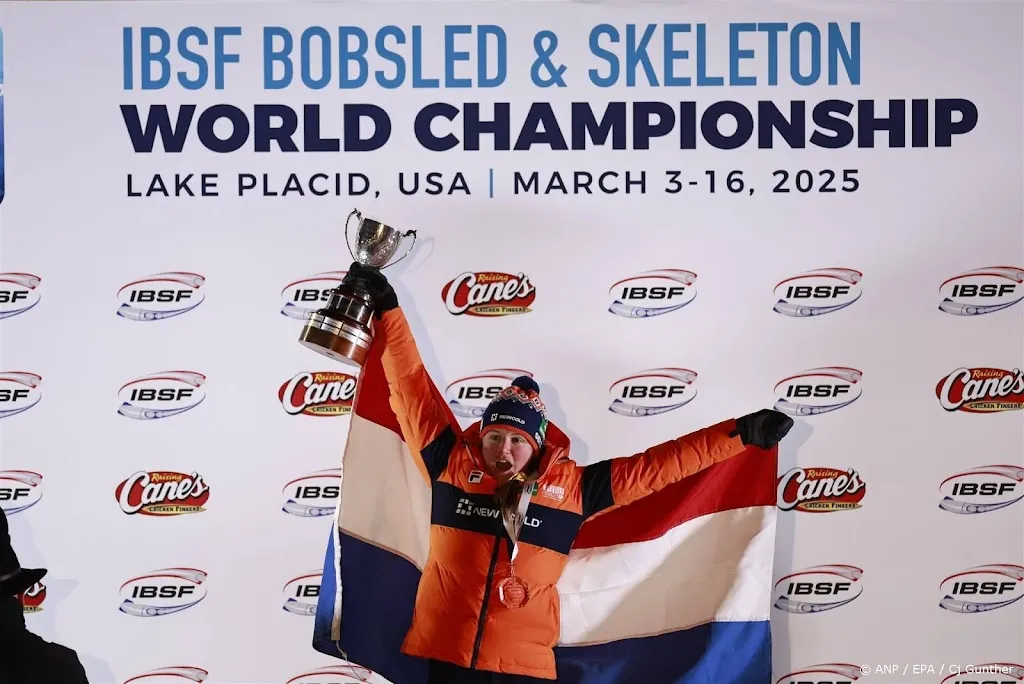 Bos bleef rustig op weg naar unieke wereldtitel skeleton