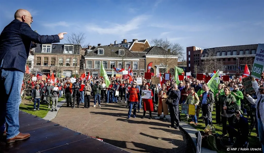 Timmermans en Jetten over onderwijsbezuinigingen: doe het niet