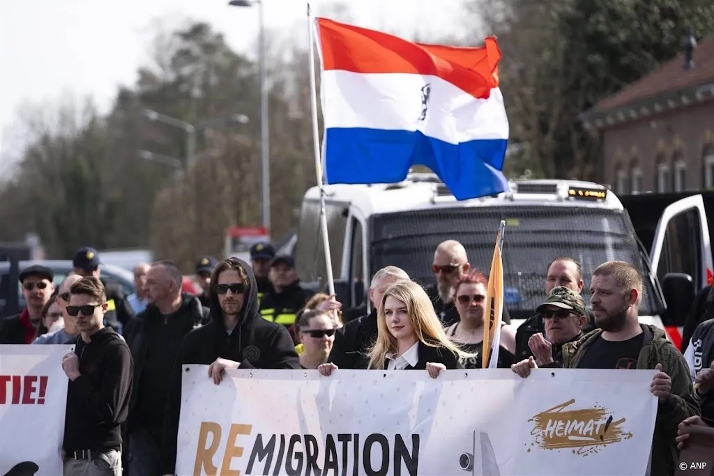Twee aanhoudingen bij protest NVU en tegenactie antifascisten