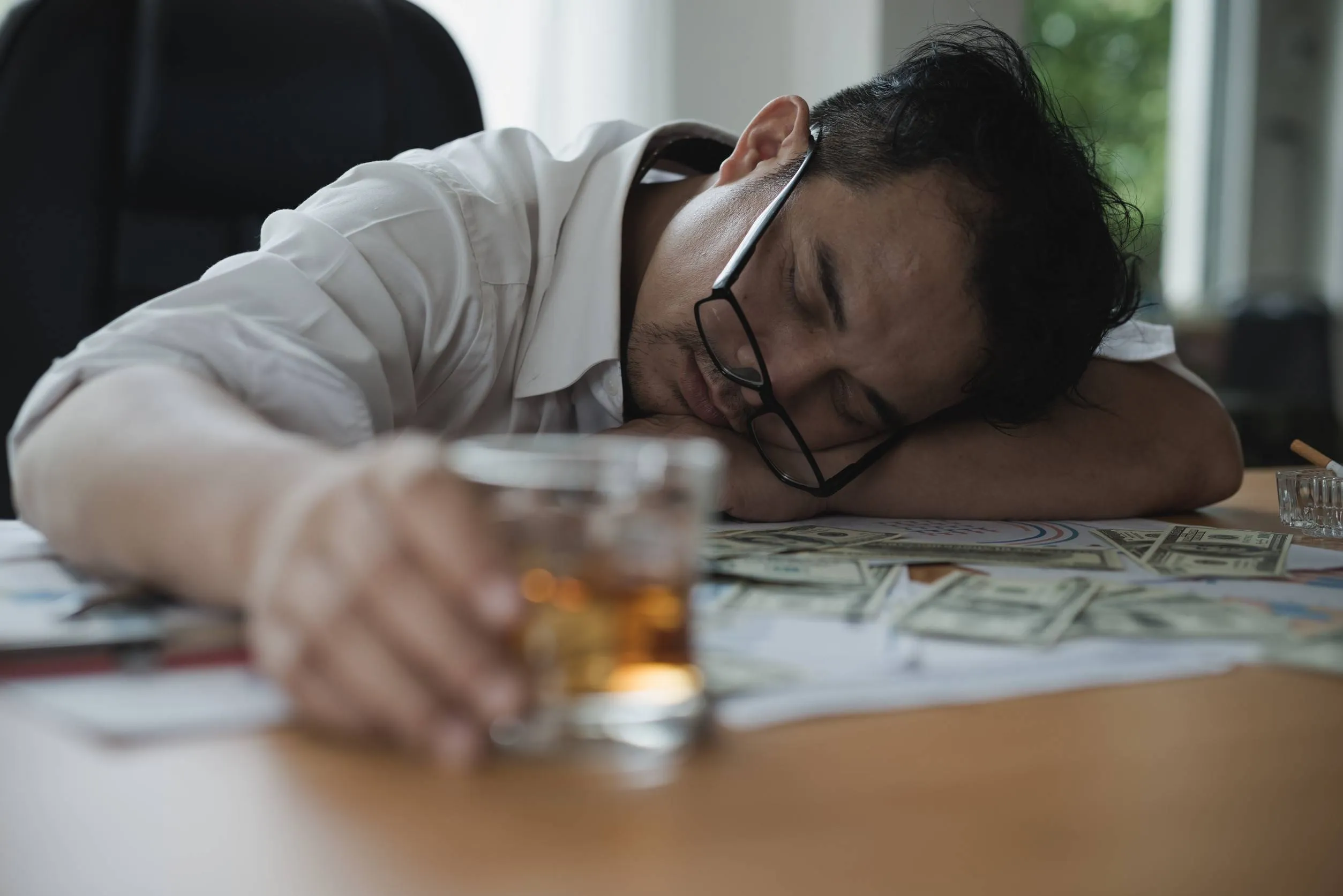 Zelfs maanden nadat je stopt met drinken blijven je hersenen mogelijk beschadigd