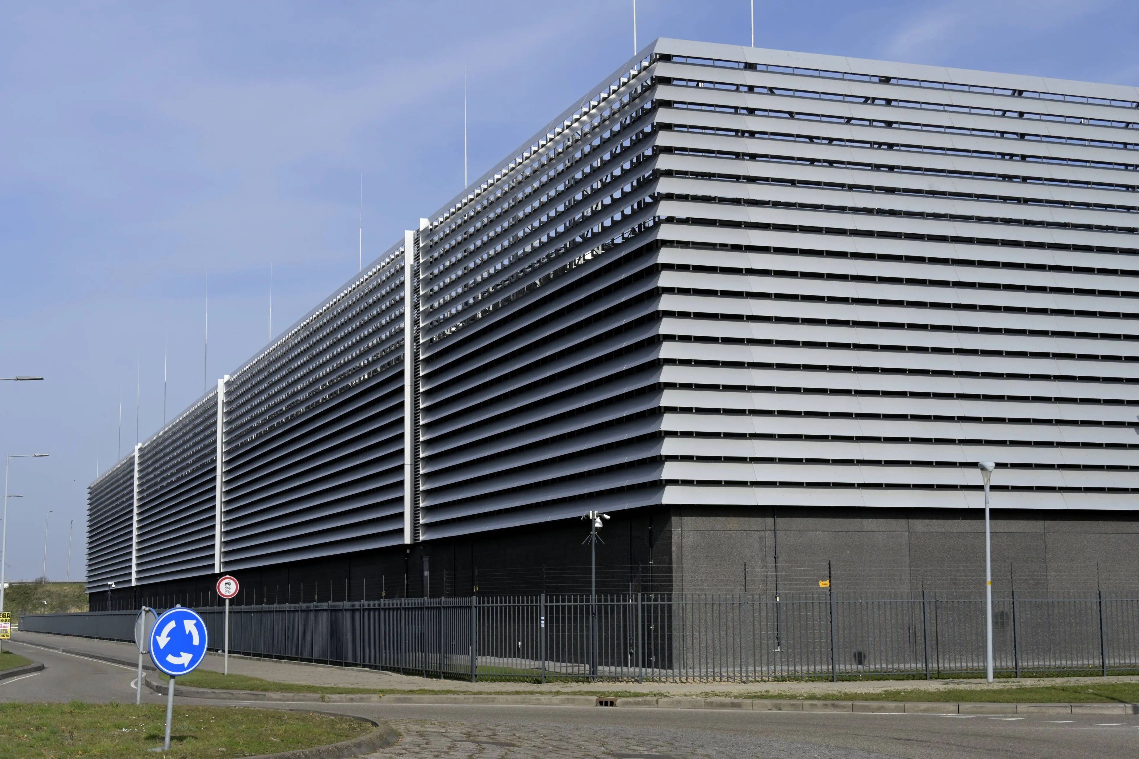 Google en Microsoft bouwen datacenters op de droogste plekken ter wereld: "Ze pakken ons water af"