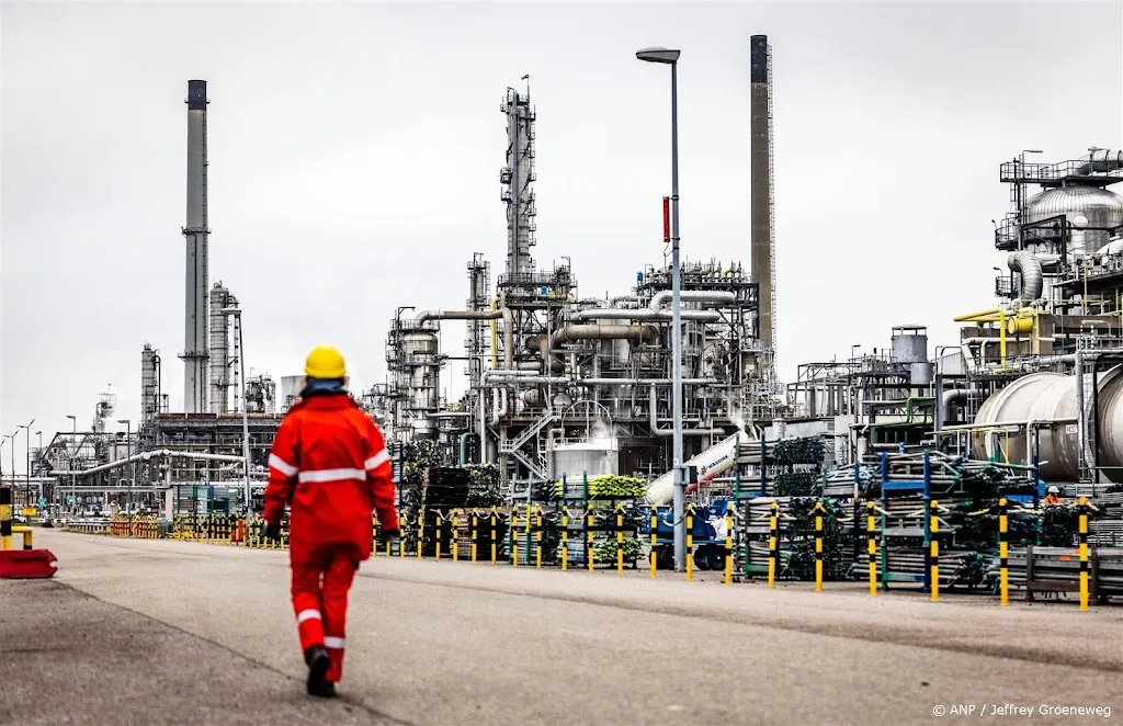 Shell beslist komende jaren over individuele fabrieken Moerdijk