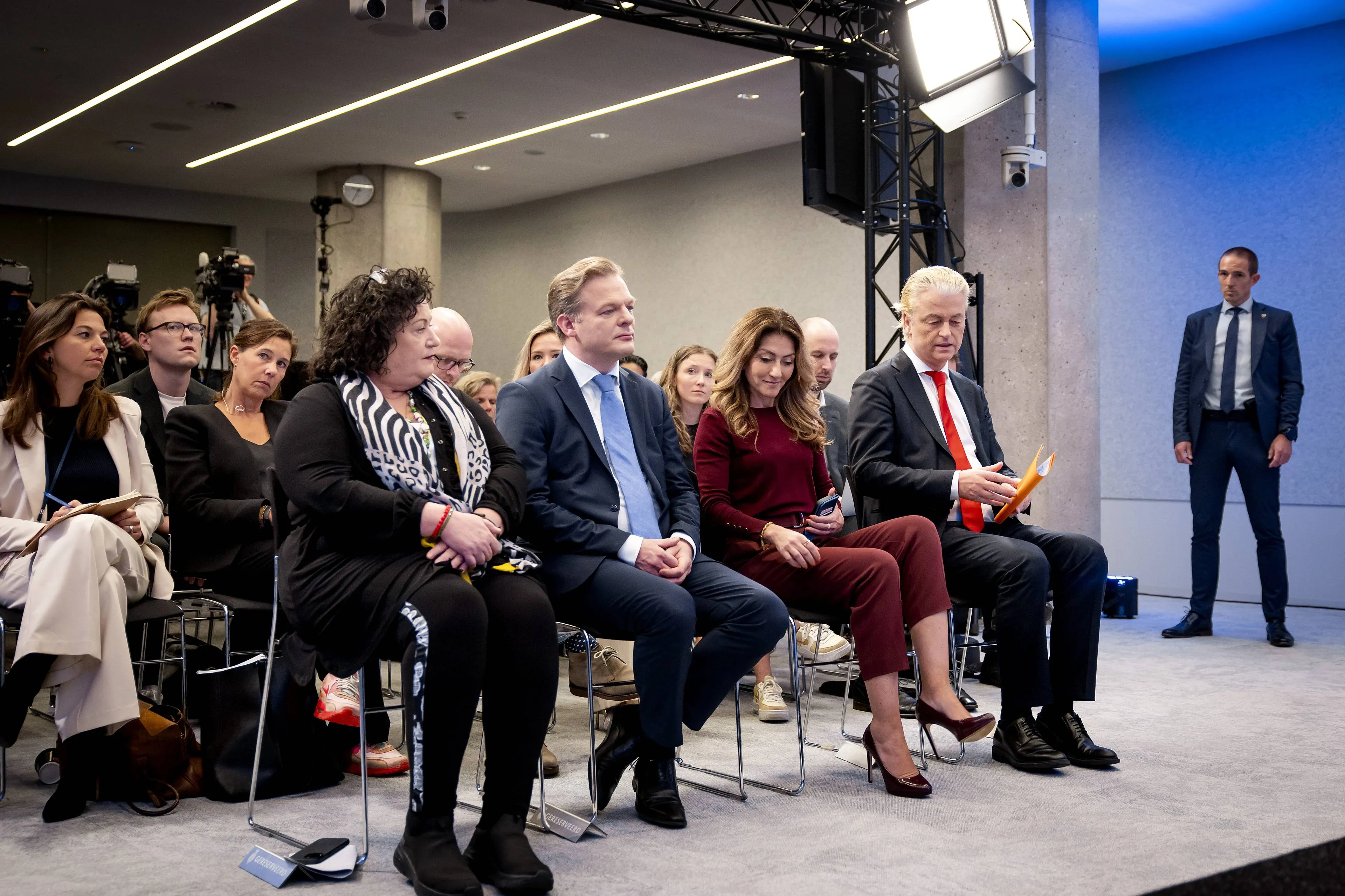 Maandag valt dus het kabinet. Na een lange slopende ziekte toch nog onverwacht