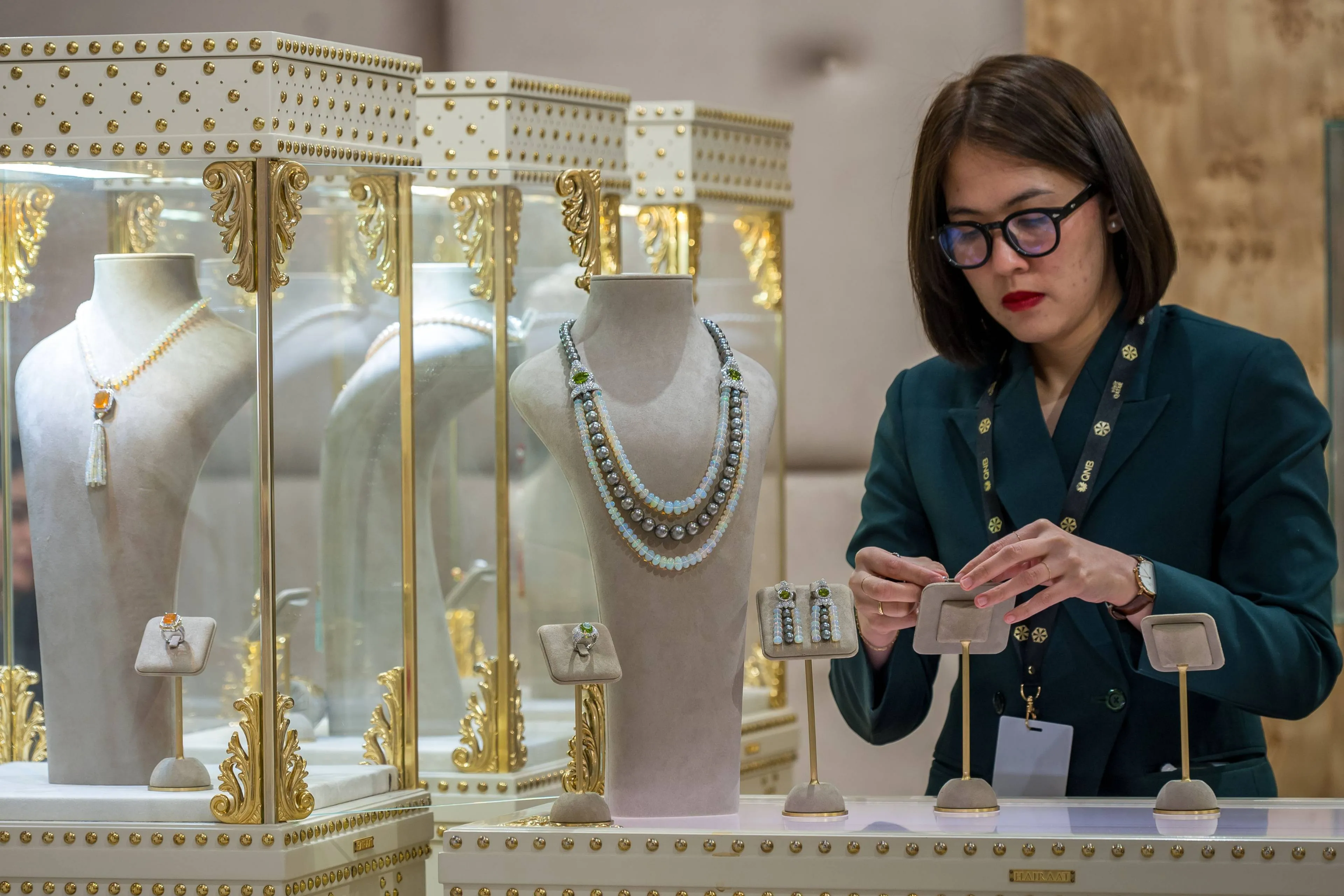 Goud maakt pas op de plaats; dit edelmetaal neemt het stokje over op de beurs en bij de juwelier