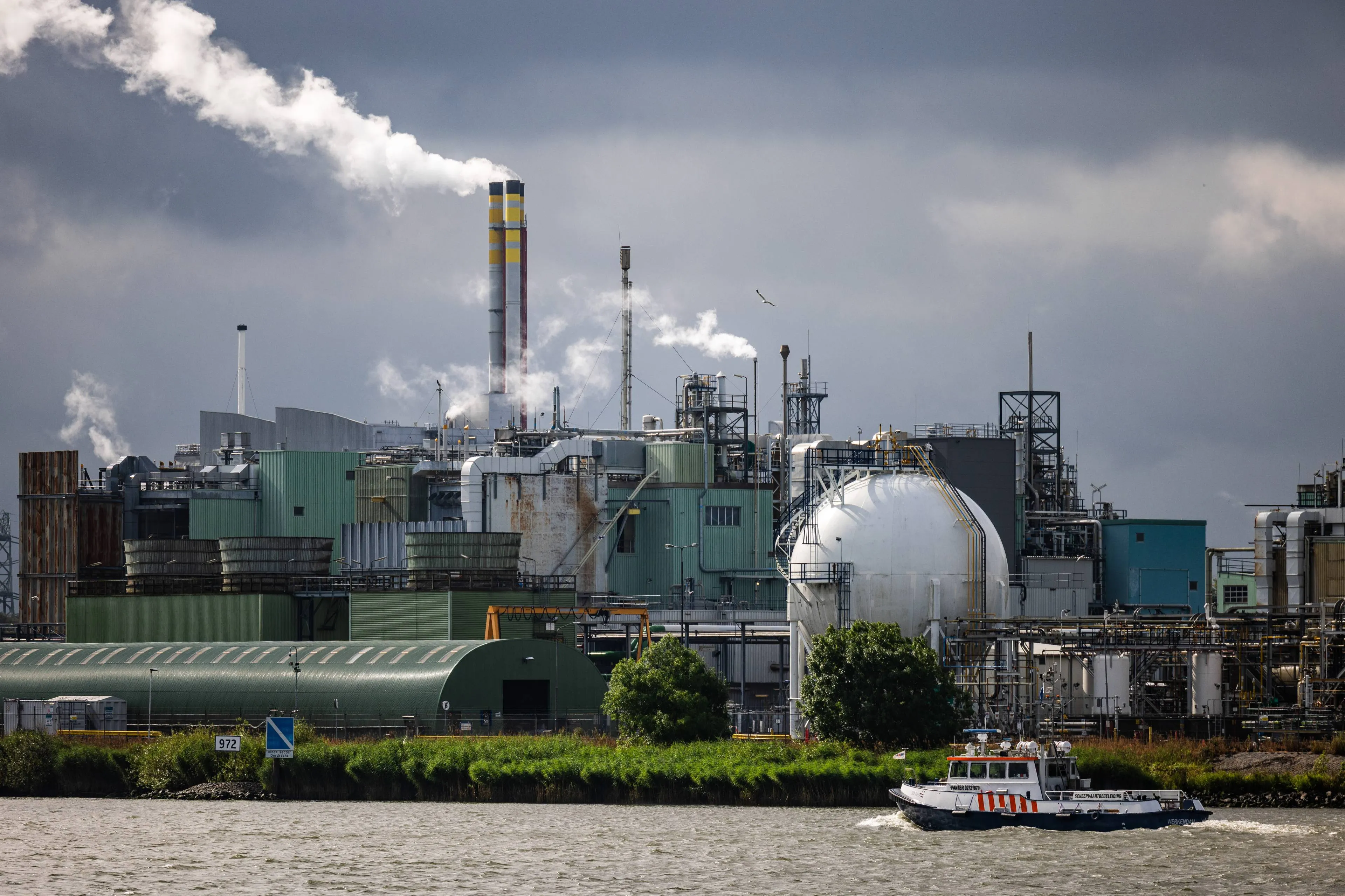 Bedrijven werken PFAS-onderzoek tegen: ‘Provincies staan machteloos’
