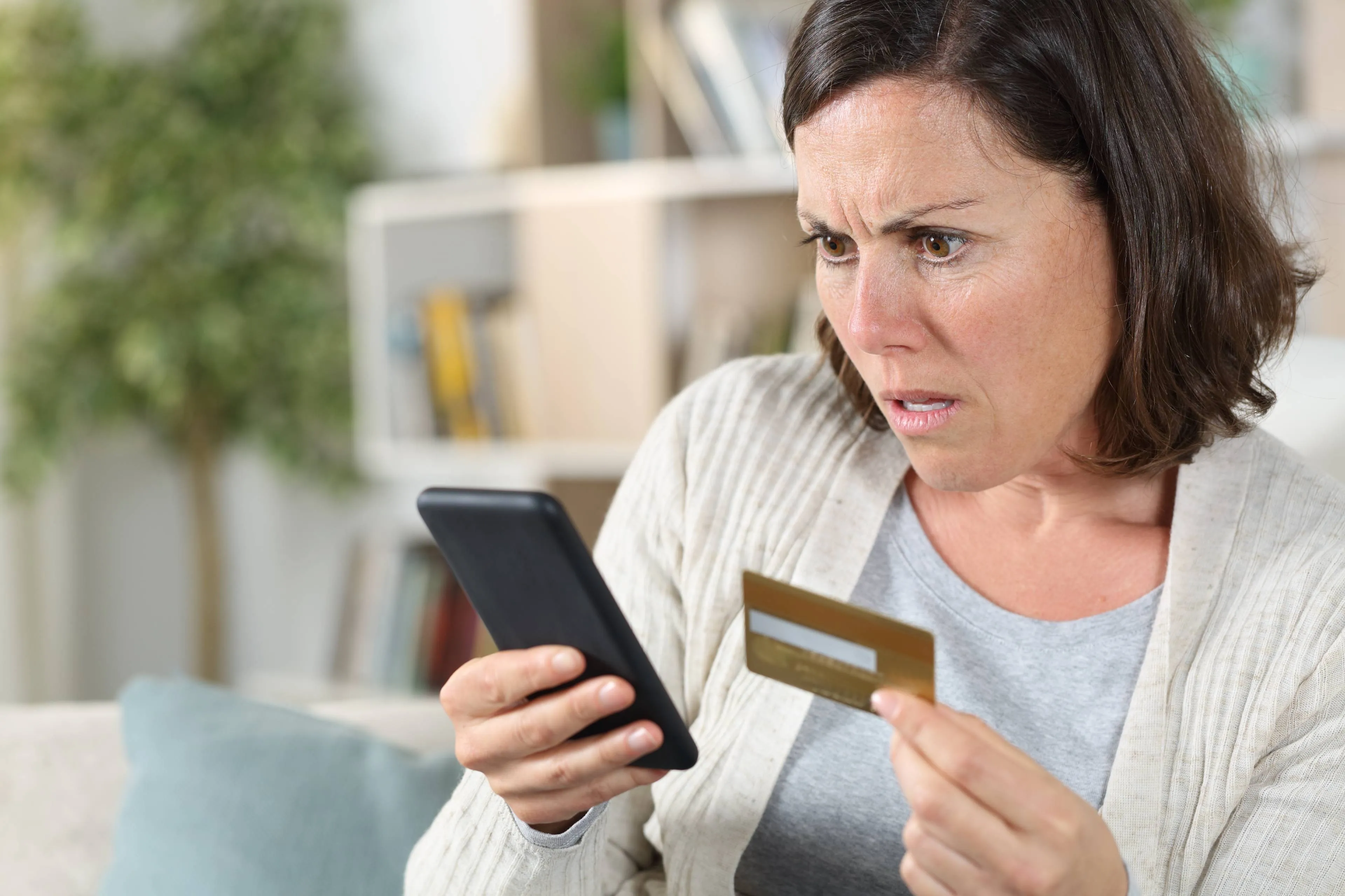 Hoe je brein je foute dingen laat kopen  + 12 tips om te herkennen dat je belazerd wordt