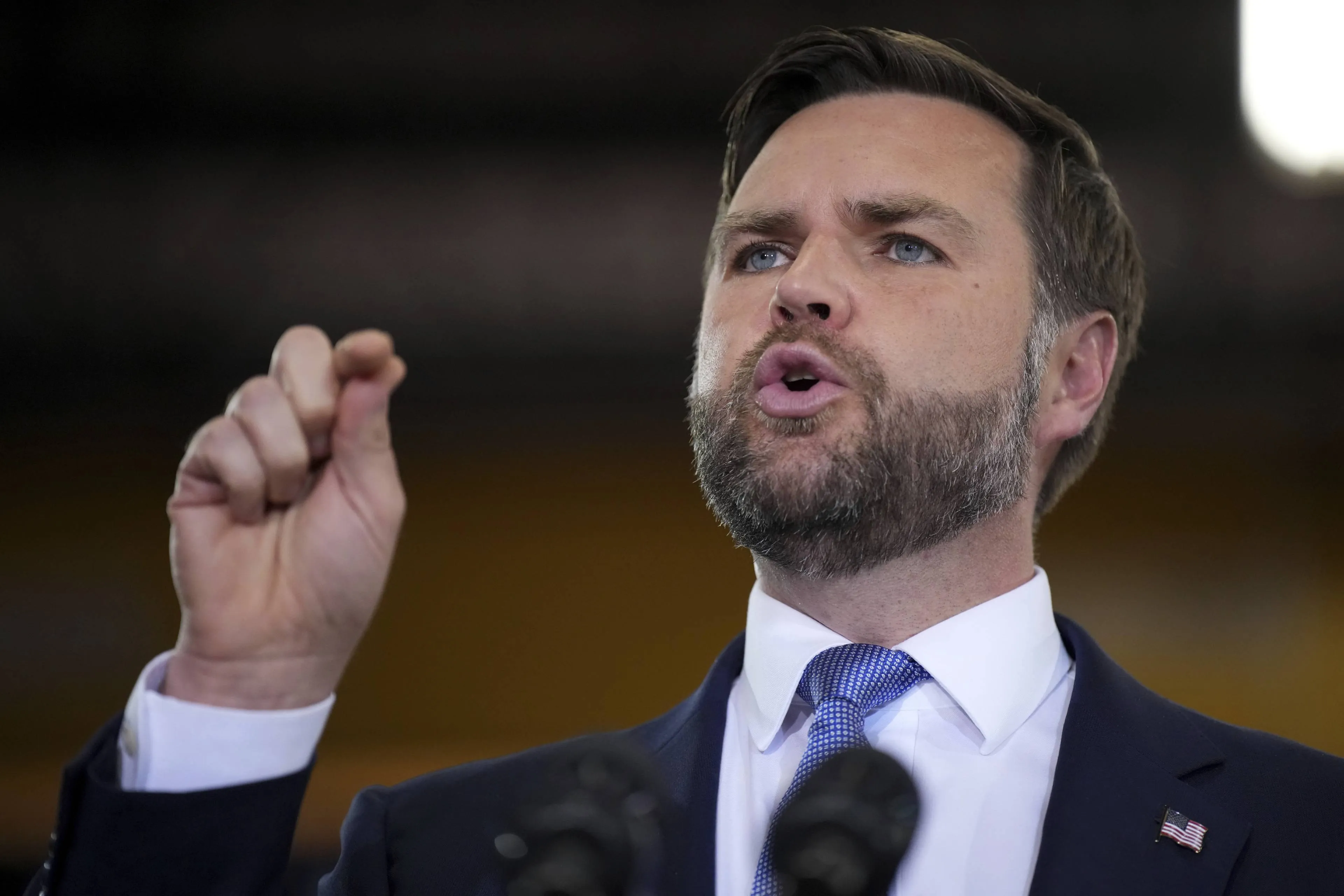 JD Vance zegt klaar te staan Trump te vervangen