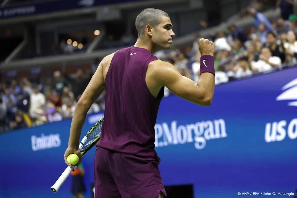 Alcaraz begint met overtuigende zege en nieuw kapsel aan US Open