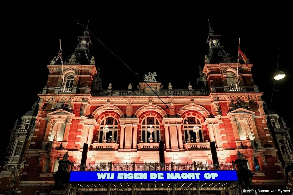 Amsterdamse gevels kleuren oranje in strijd tegen vrouwengeweld