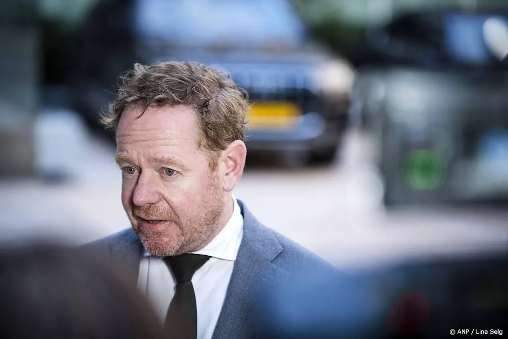 Van Weel terughoudend over inzet militairen voor grenscontroles