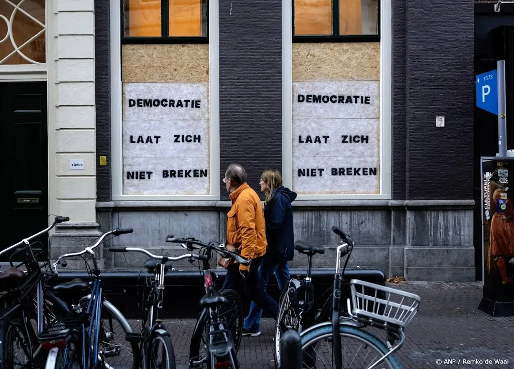Schade aan partijkantoor D66 na extreemrechts geweld 34.000 euro