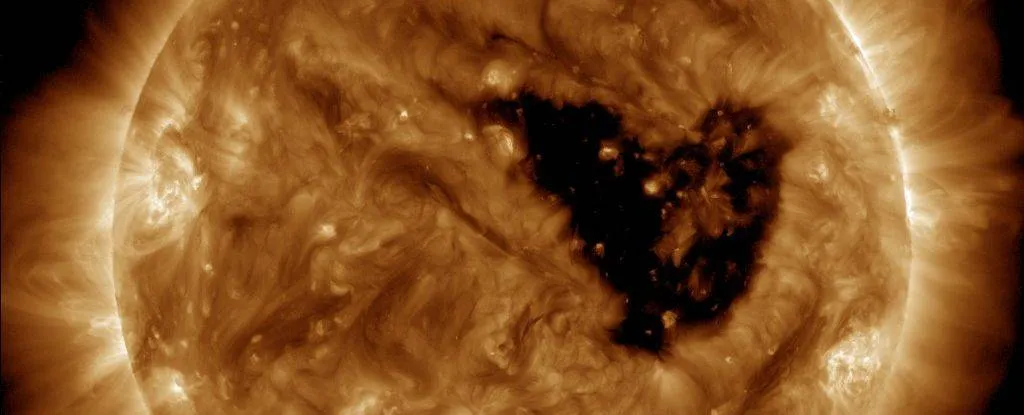 De zon toont ons haar liefde en stuurt krachtige zonnestorm naar de aarde