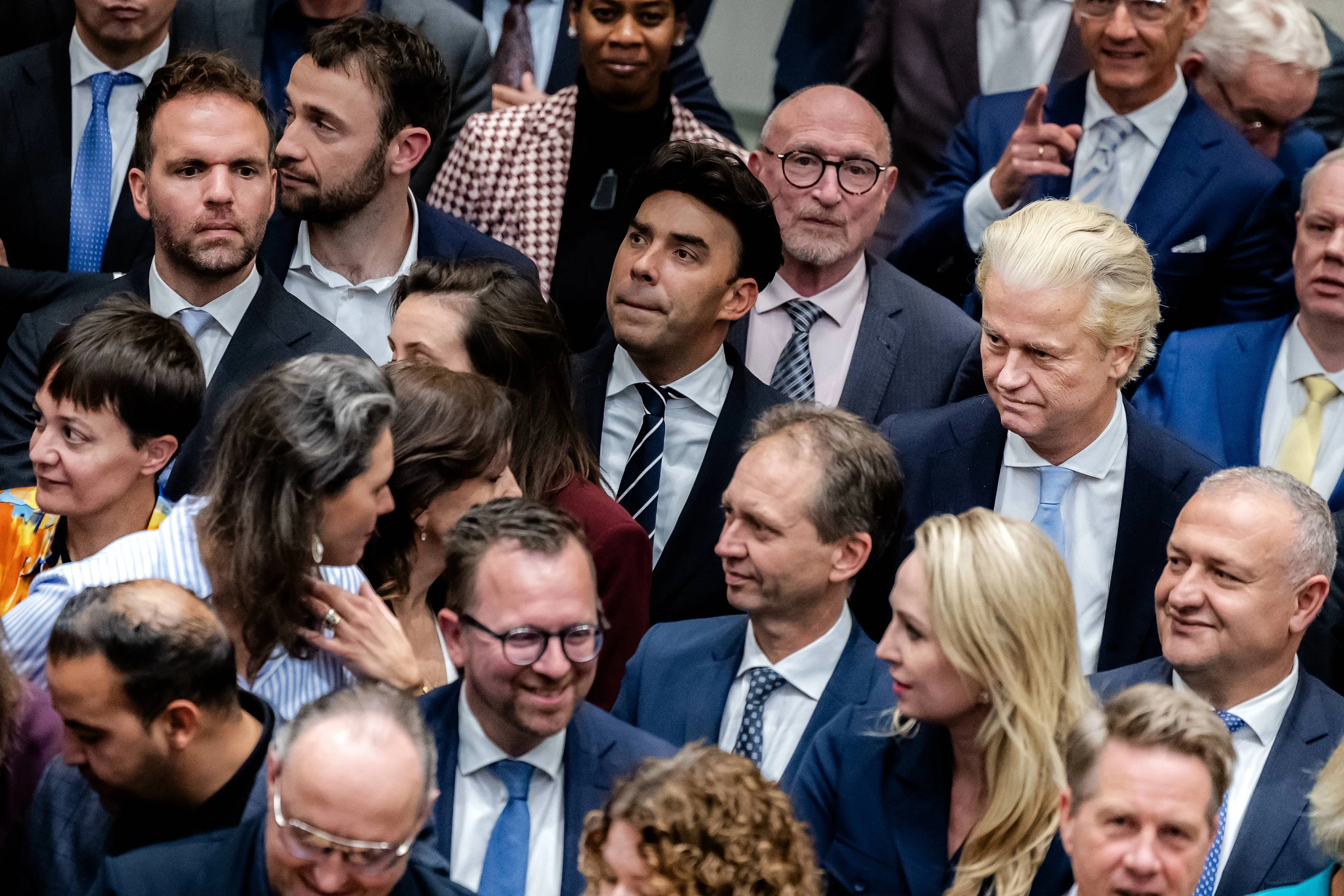 PVV blijft ruim de grootste in nieuwe Peilingwijzer, winst voor D66 en JA21
