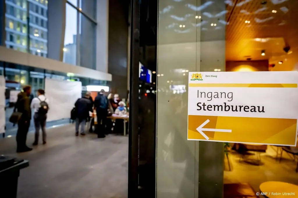 Veel mensen willen stemmen op stations tijdens ochtendspits