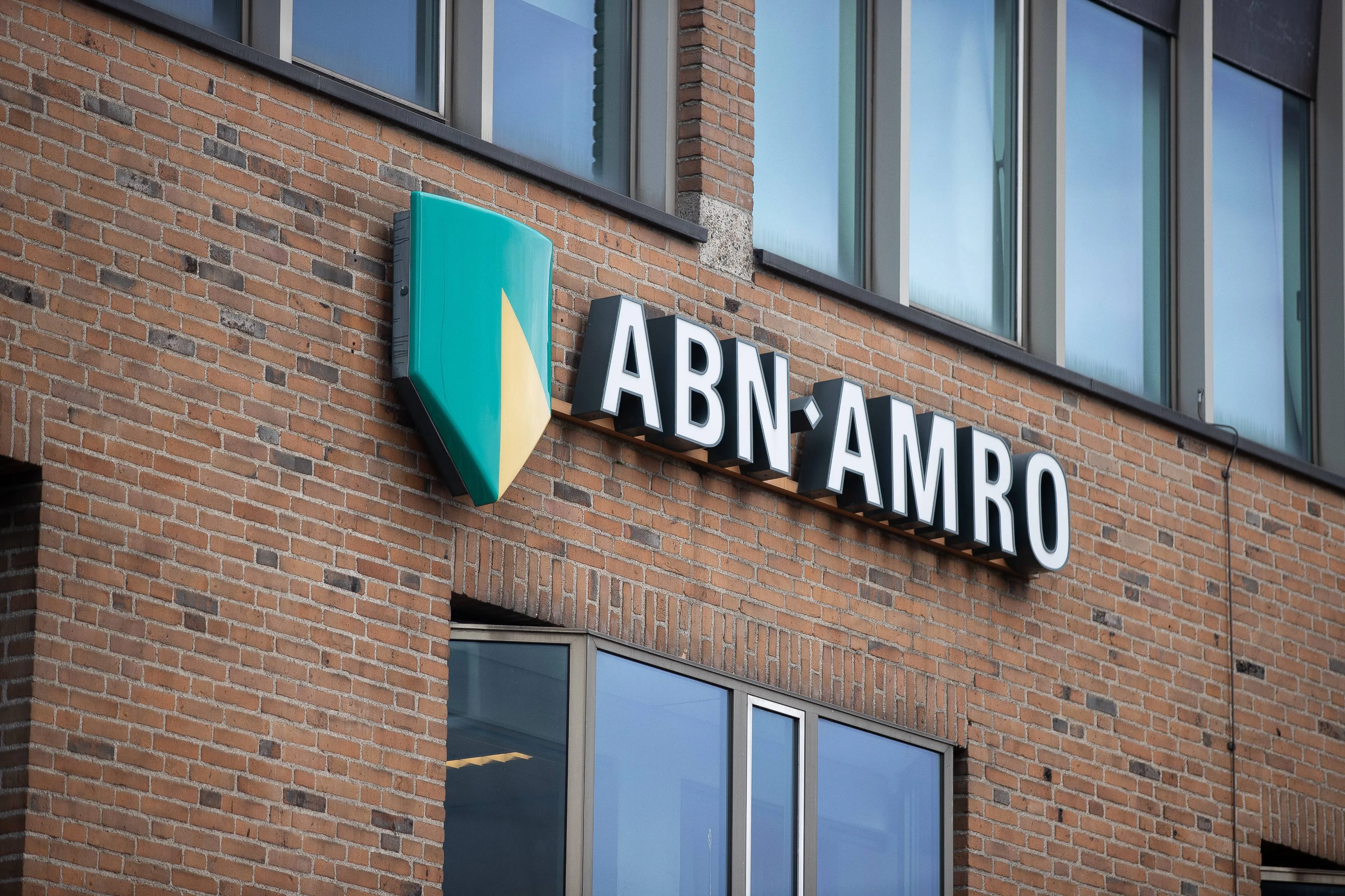 5200 voltijdsbanen weg bij ABN Amro: ‘Dit slaat in als een bom’