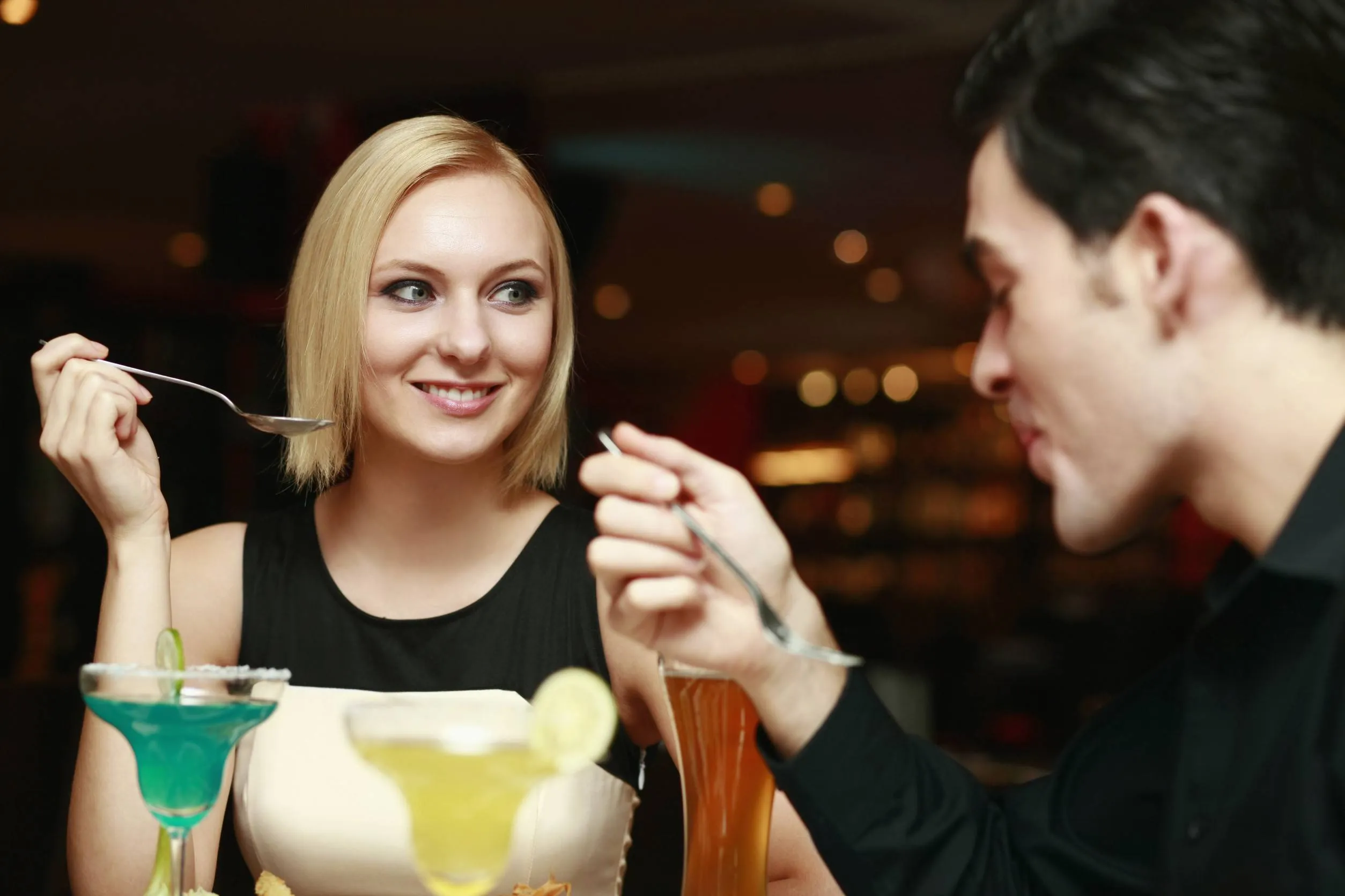 Van oogopslag tot relatie: in hoeveel tijd weet een man het echt? En een vrouw?