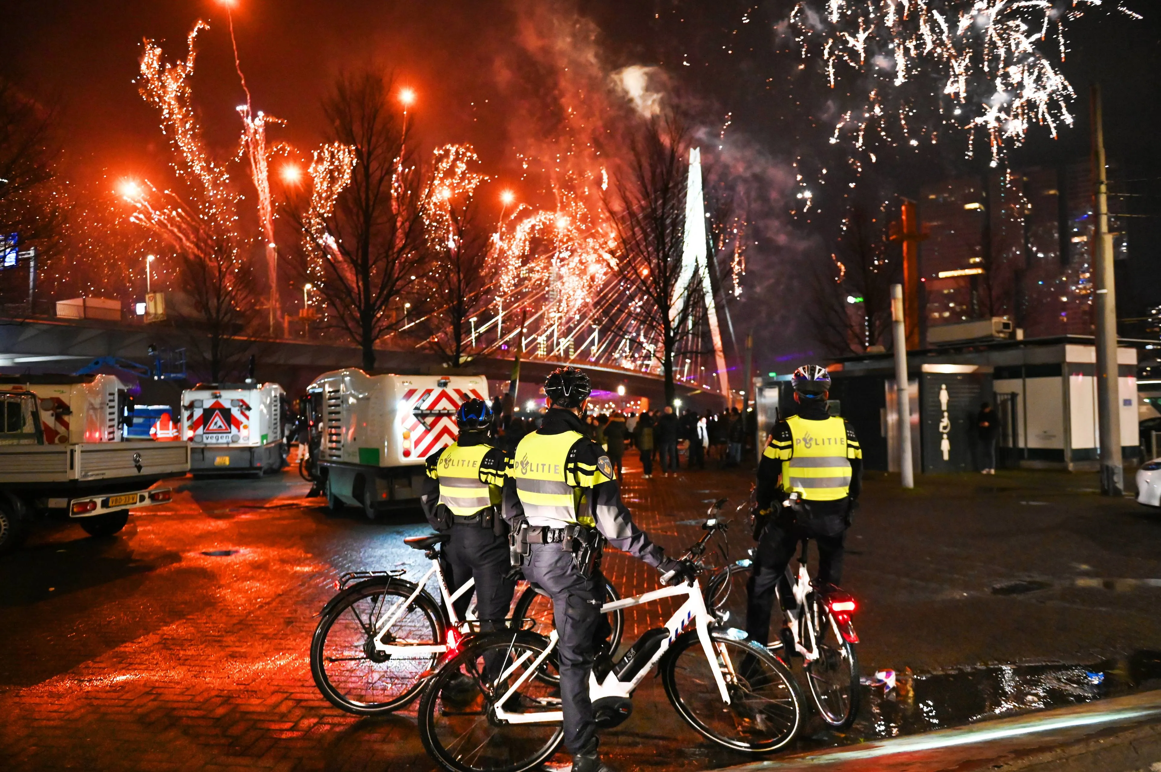 Omdat vuurwerk van VVD en BBB nog 1 keer moest. Haagse politiechef: agenten zullen gewond raken bij oud en nieuw