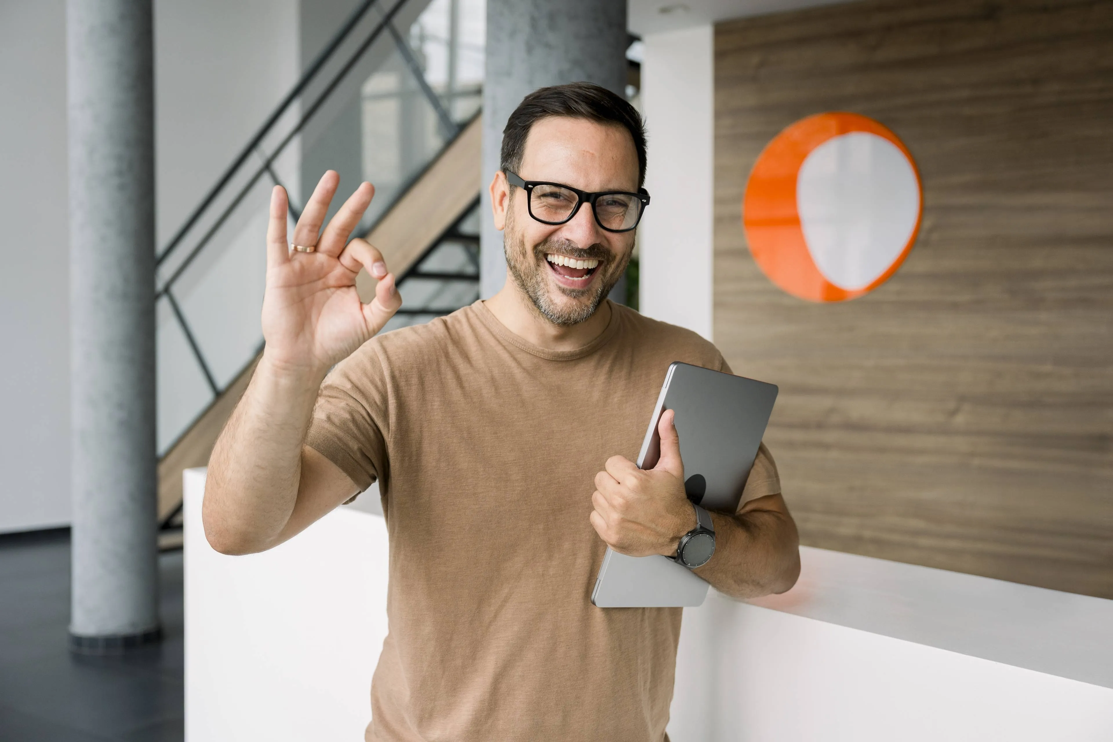 Deze handgebaren maken je meteen overtuigender in een gesprek, blijkt uit studie