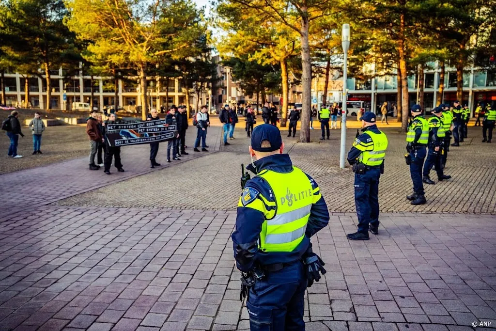 Vier aanhoudingen bij extreemrechts protest Apeldoorn