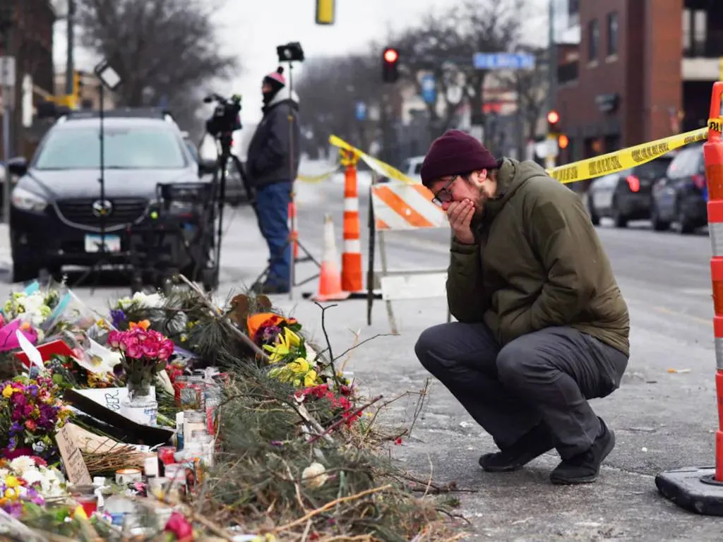 Primeur van Trumo-krant: president krabbelt terug over moordende  ICE-gangs