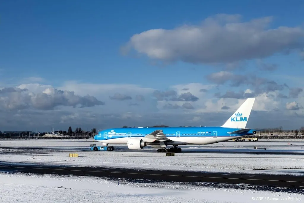 Ruim de helft van de vluchten maandag geschrapt op Schiphol