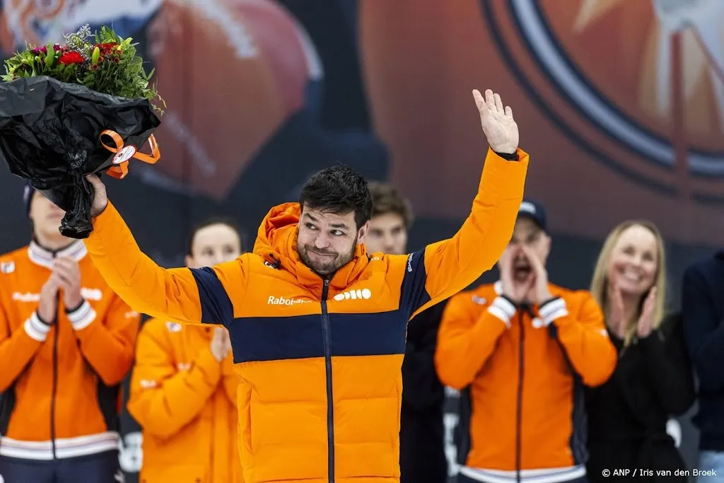 Shorttracker Knegt krijgt bij emotioneel afscheid gouden speld 