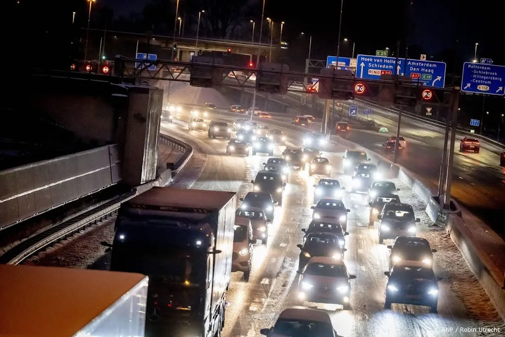 KNMI waarschuwt voor gladheid in hele land behalve Zeeland