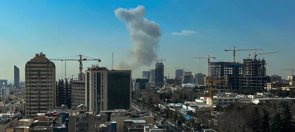 rauch-steigt-ueber-der