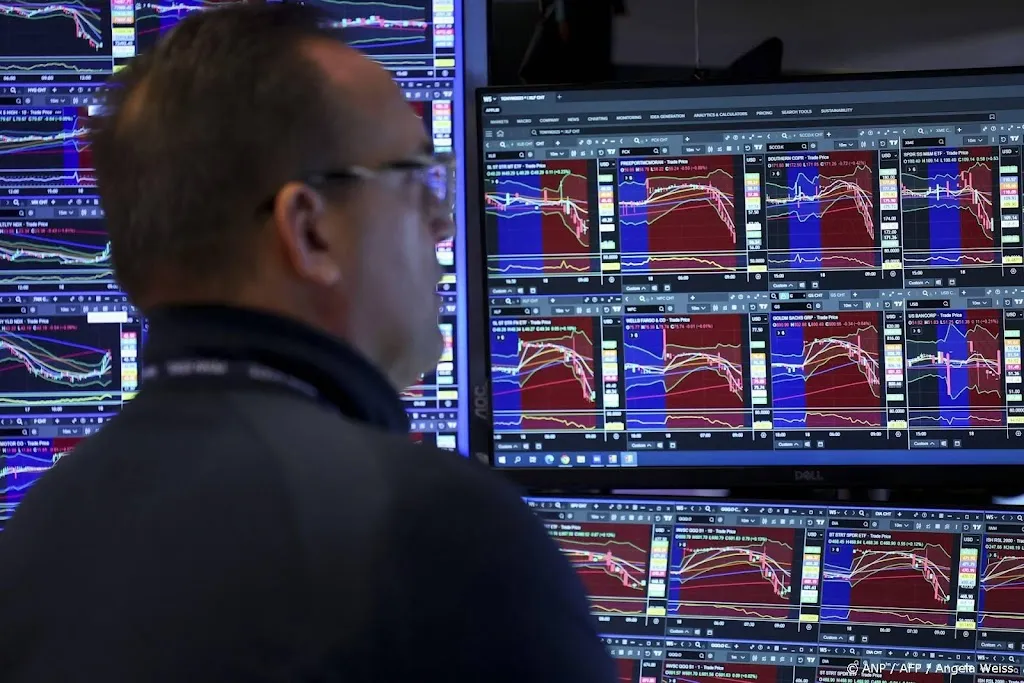 Wall Street krabbelt op na zware verliezen, olie opnieuw duurder