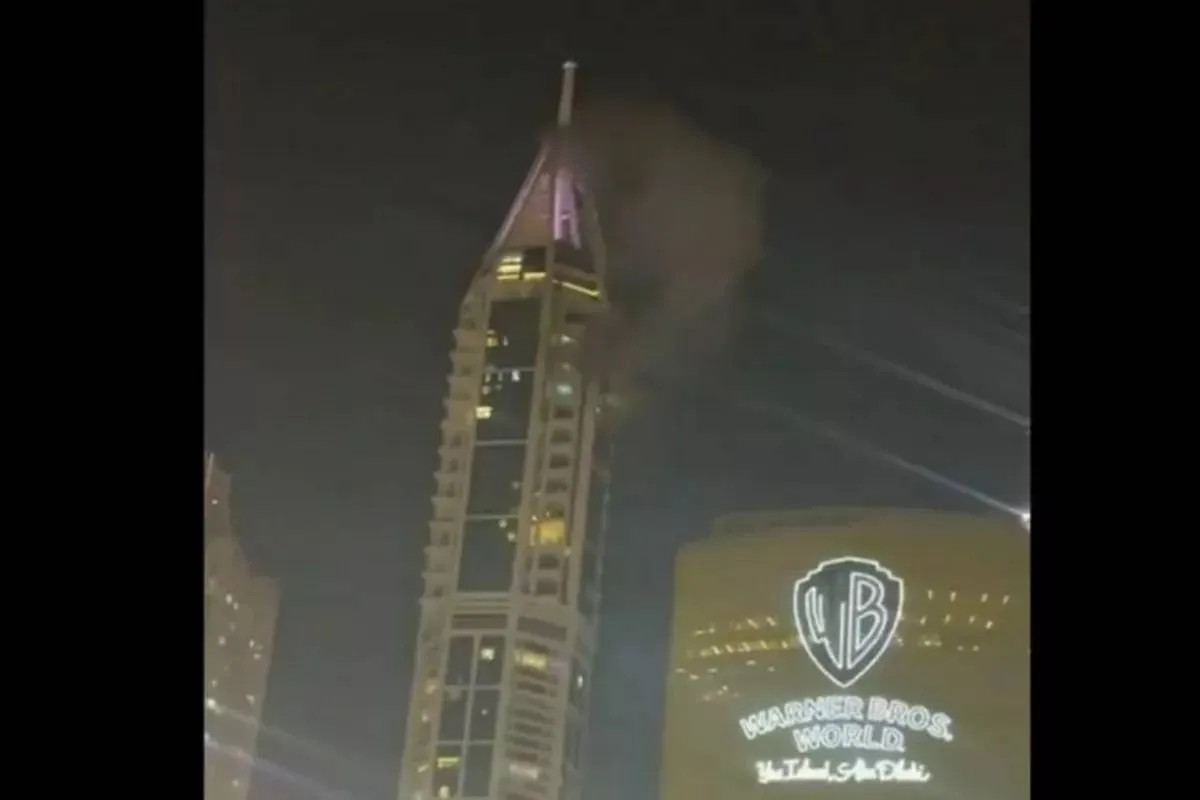 Toren in Dubai en drie schepen in brand door Iraanse drones