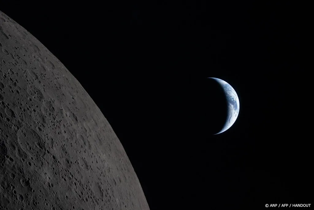 NASA publiceert historische foto Artemis II van 'earthset'