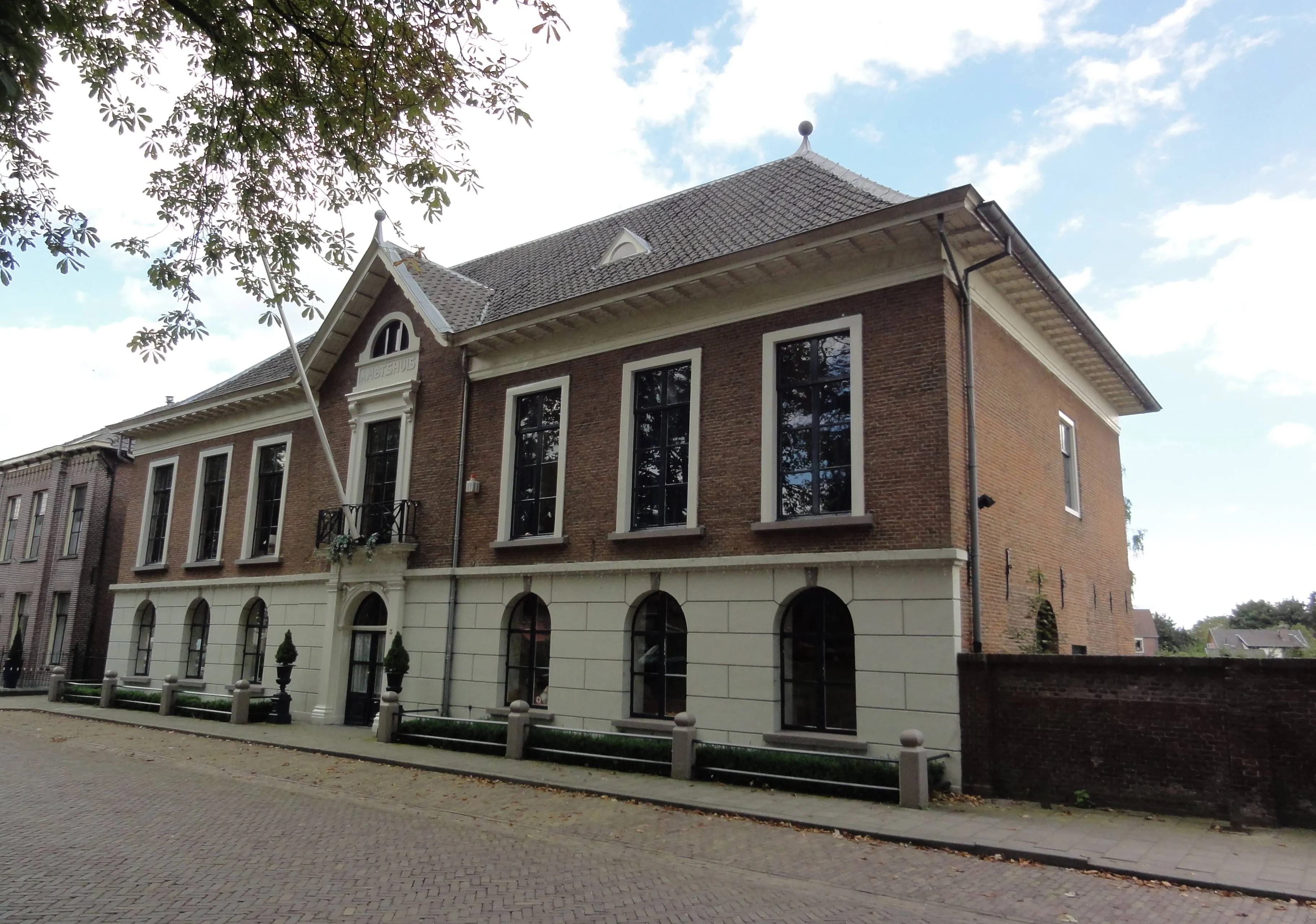 Druten_Rijksmonument_14143_Ambtshuis_Ambsthuisstraat_3