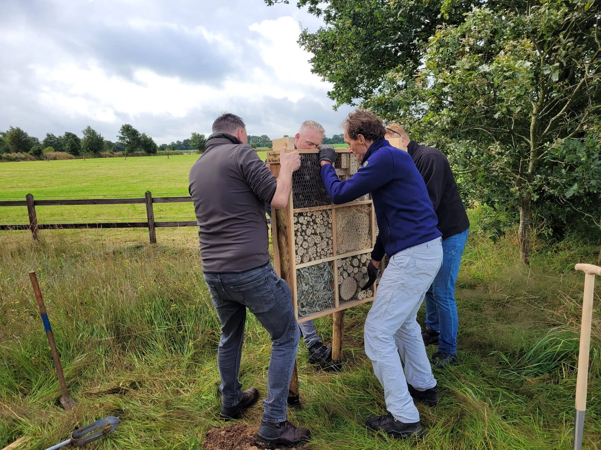 Ommetjes van Diever zijn verfraaid met bank, insectenhotels, kerkleien en nestkastjes