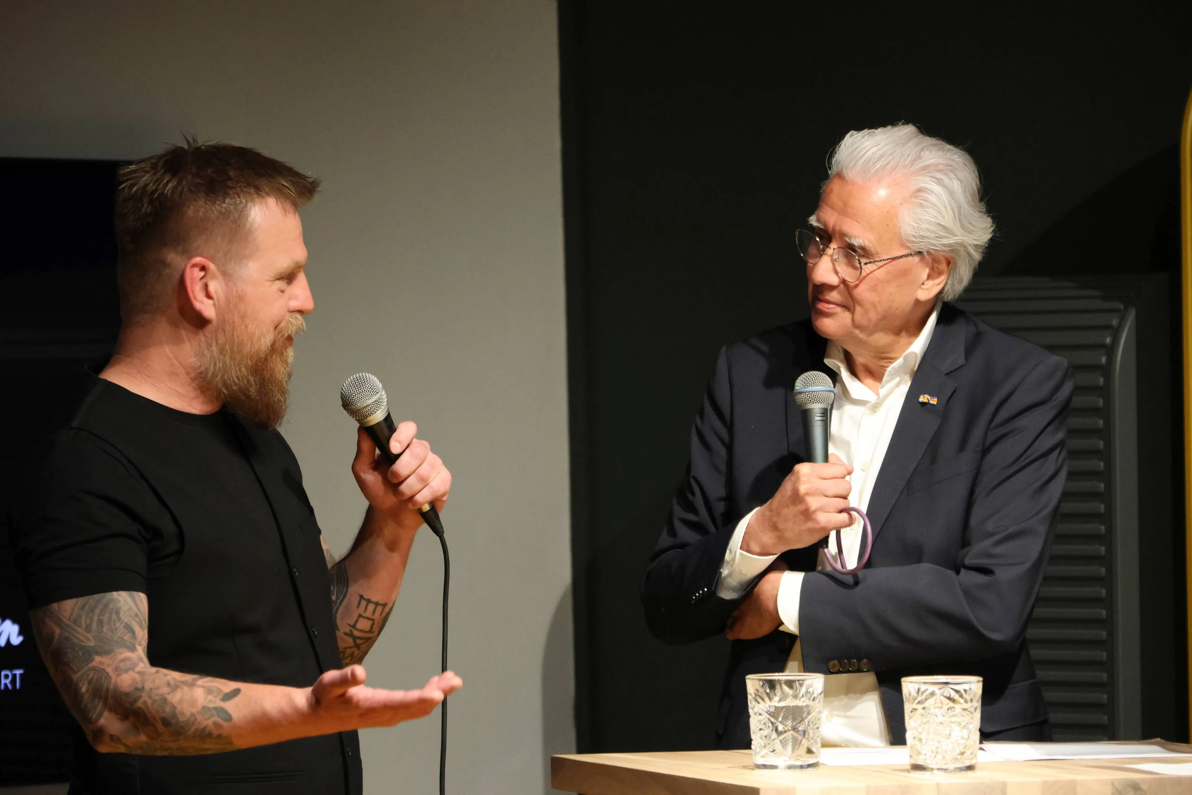 Dwingeloo Willem Vos Opening-Expositie-Willem-Vos-Harry-Tupan-in-gesprek