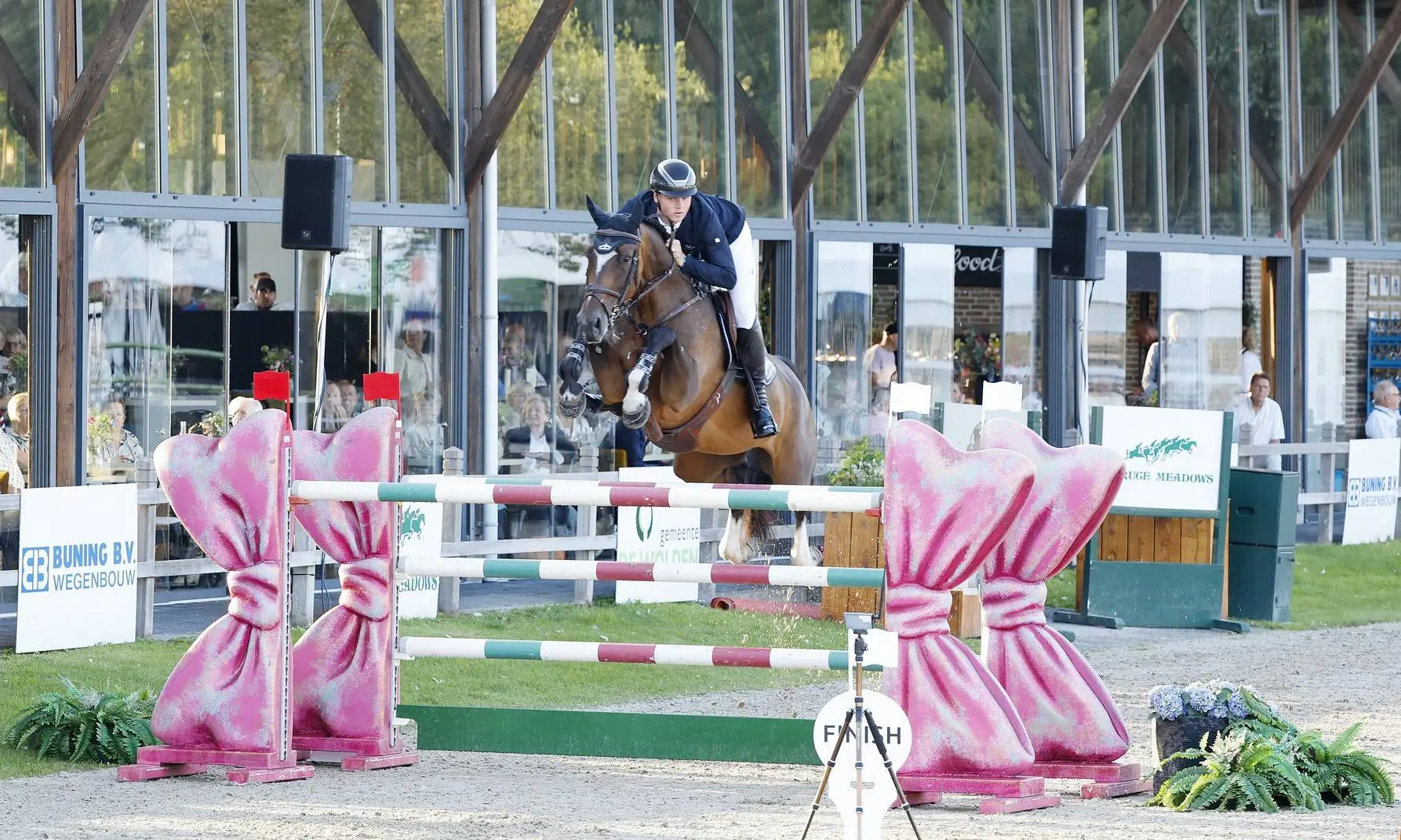CH dag 6 Ansgar Holtgens Jr wint Spruce Meadows Prijs foto Hans Khoe