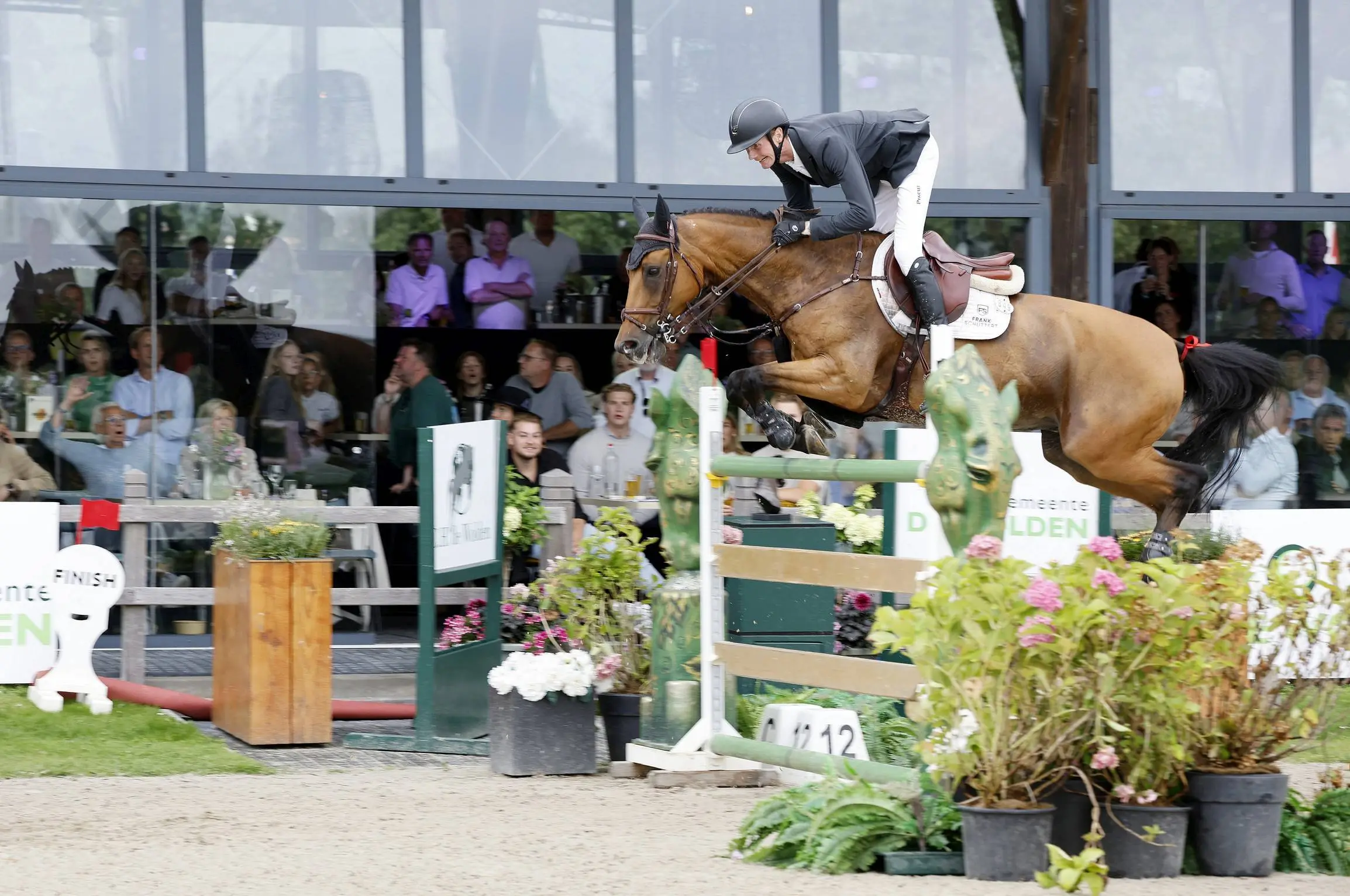 CH dag 8 De Wolden Frank Schuttert wint Grote Prijs Foto Hans Khoe