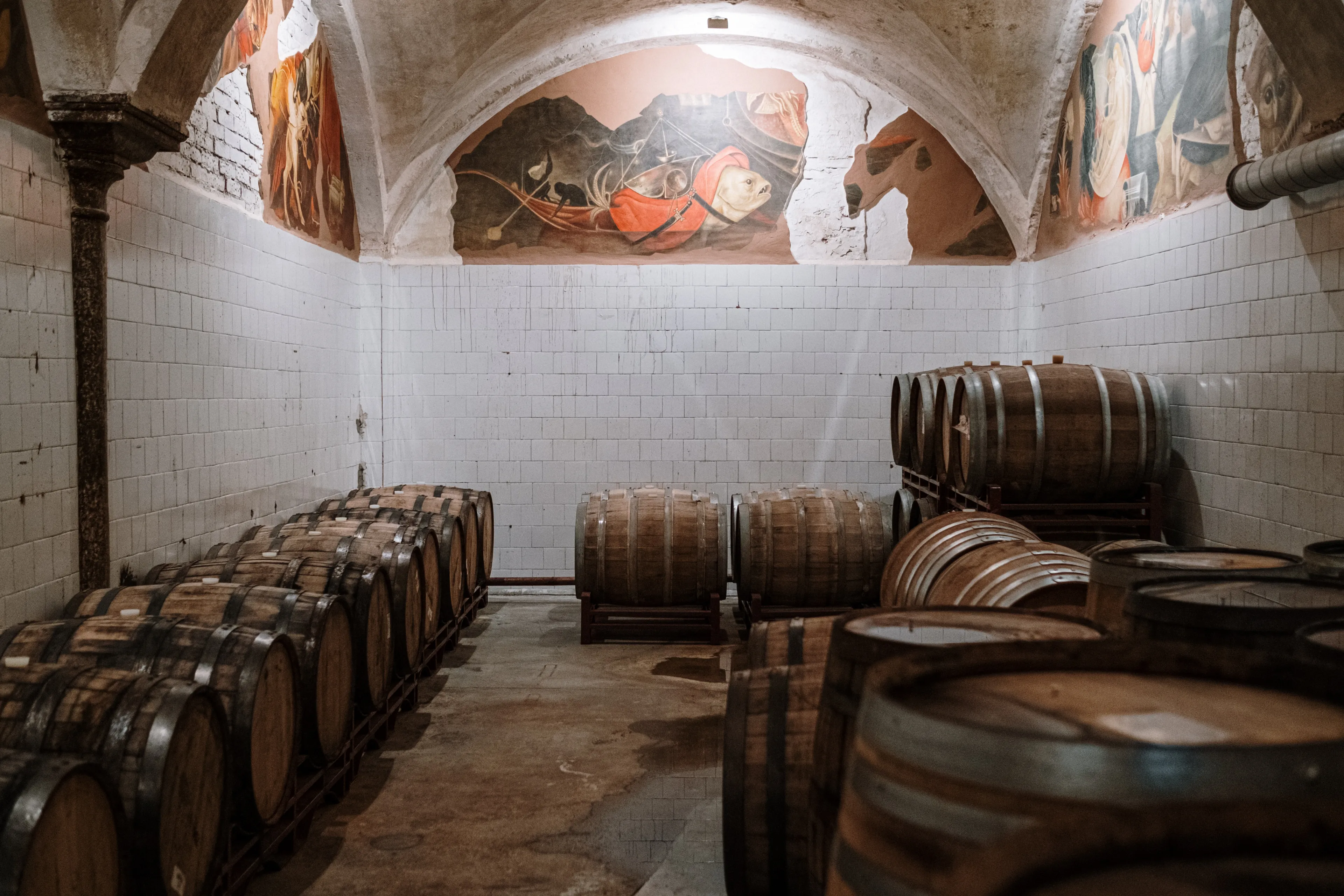 whiskyvaten distilleerderij kerk