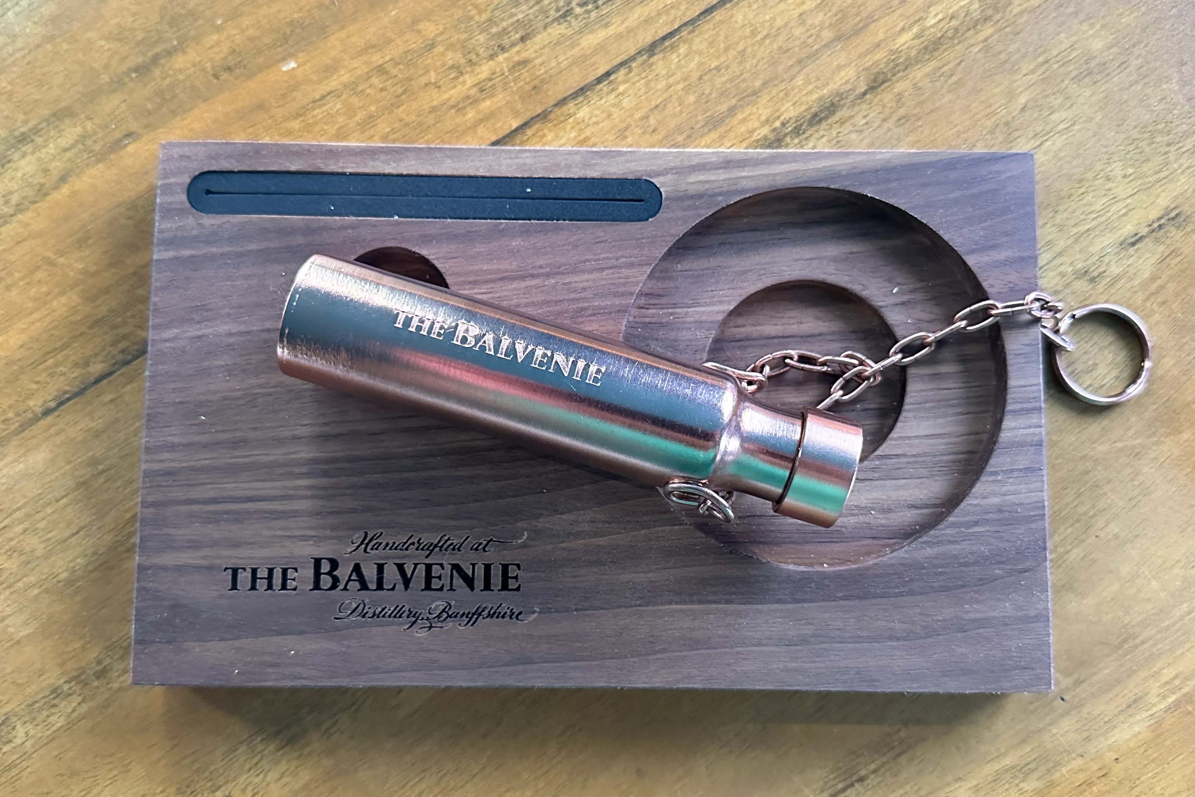 Win hele gave whisky prijs: een dipping dog