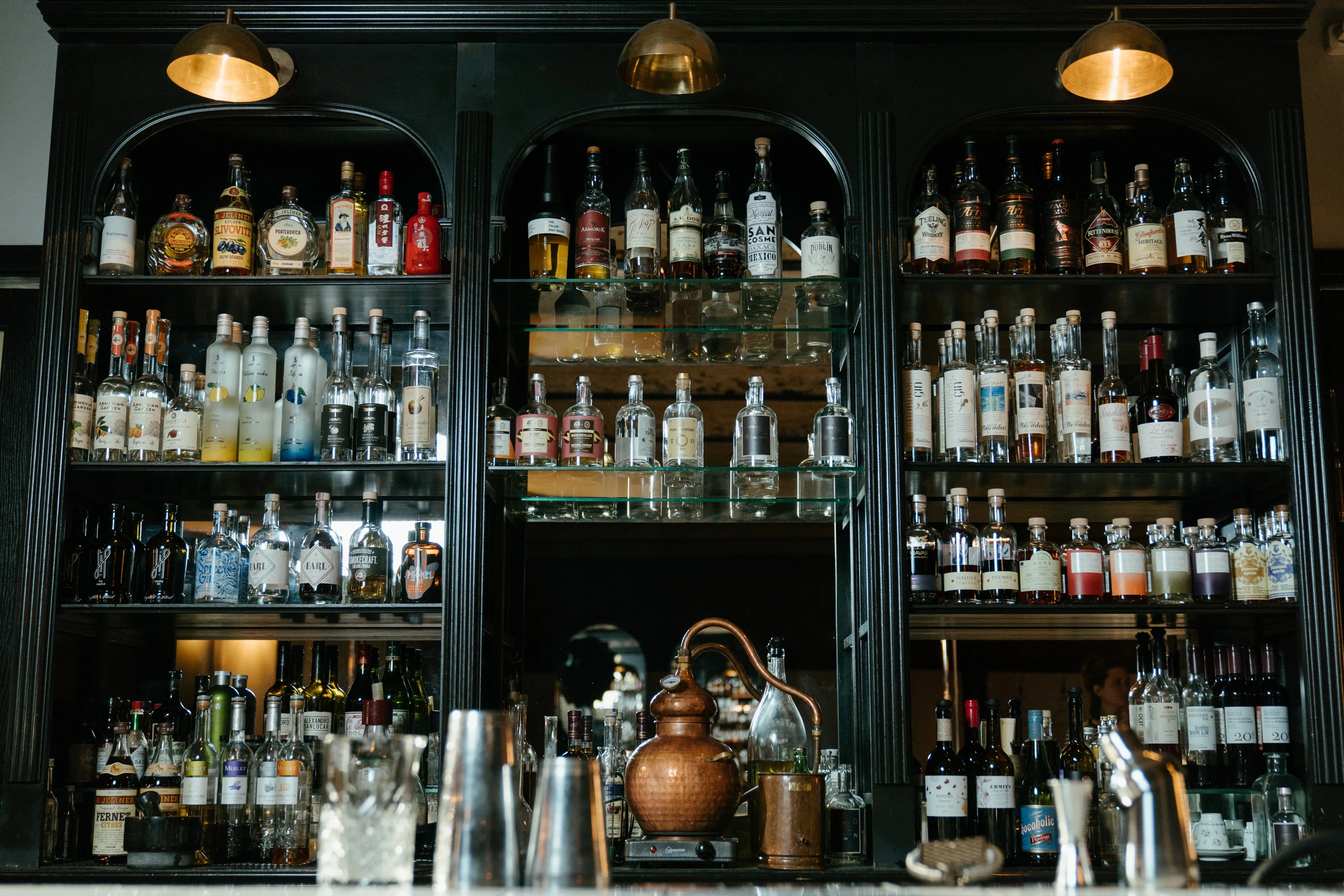 Salma Hayek loopt meteen door naar bar: ‘Whisky, graag’