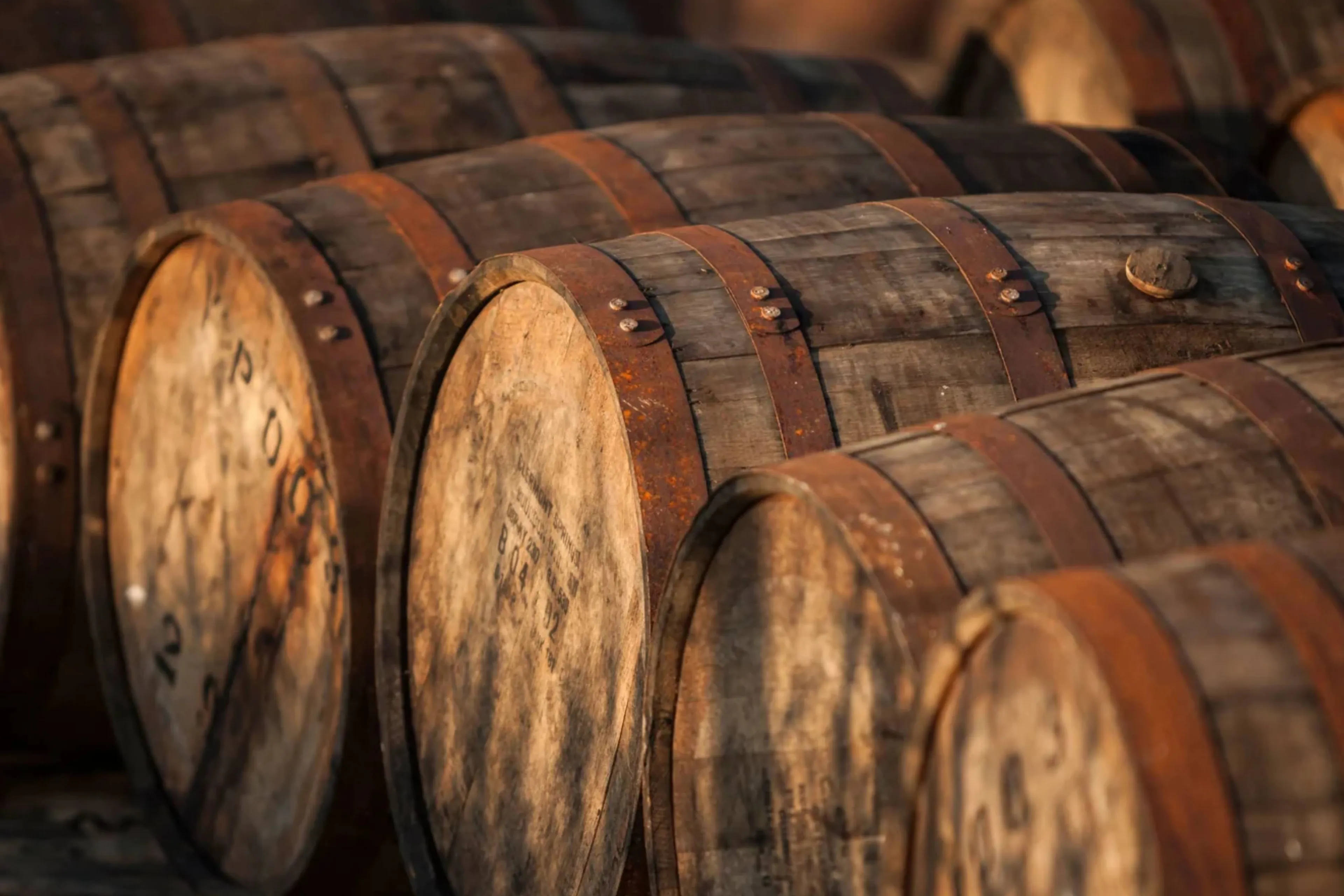 Isle of Barra Distillers zet koers naar 2026 en legt de eerste steen van nieuwe whiskystokerij