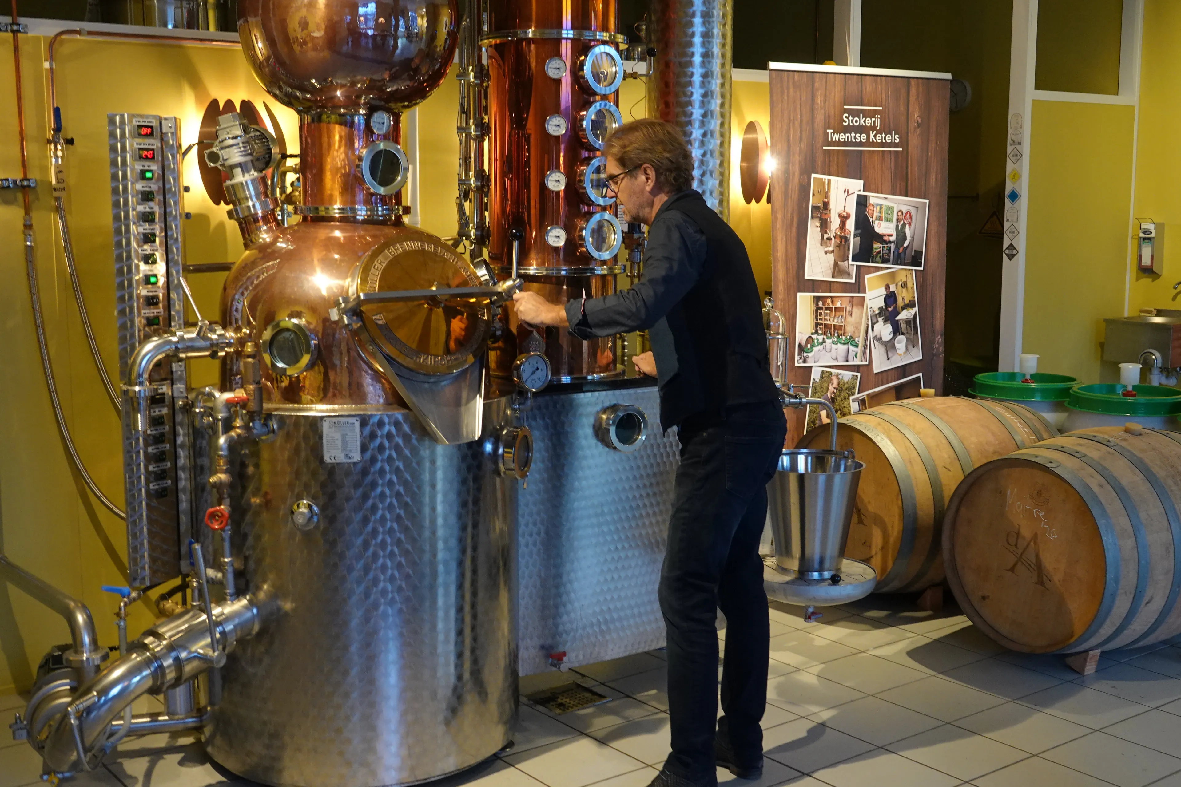 Wist je dat veel distilleerderijen naast whisky ook genever maken?