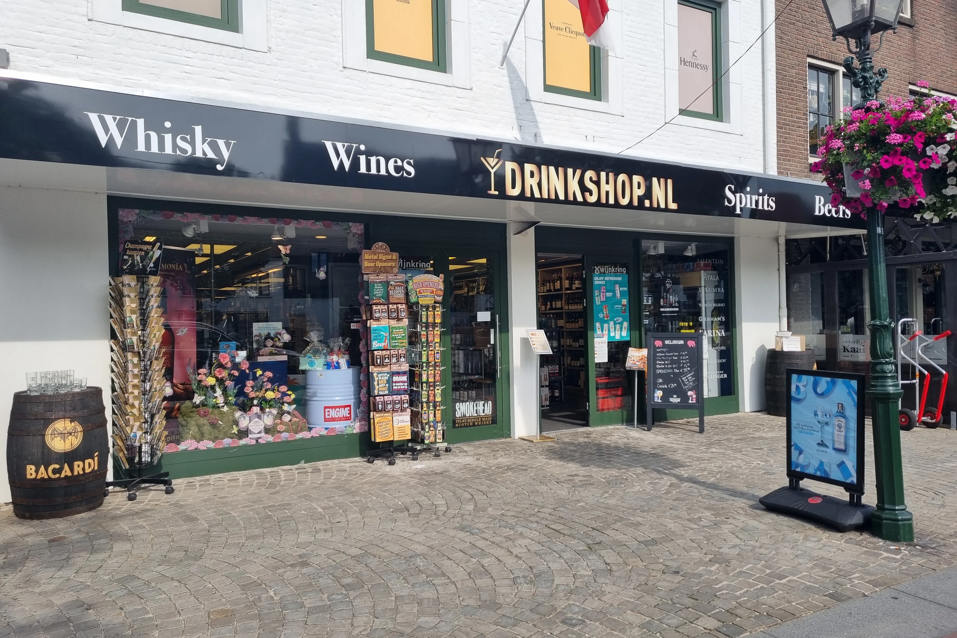 Slijter herkent dief van jaren geleden en voorkomt whisky-wisseltruc!