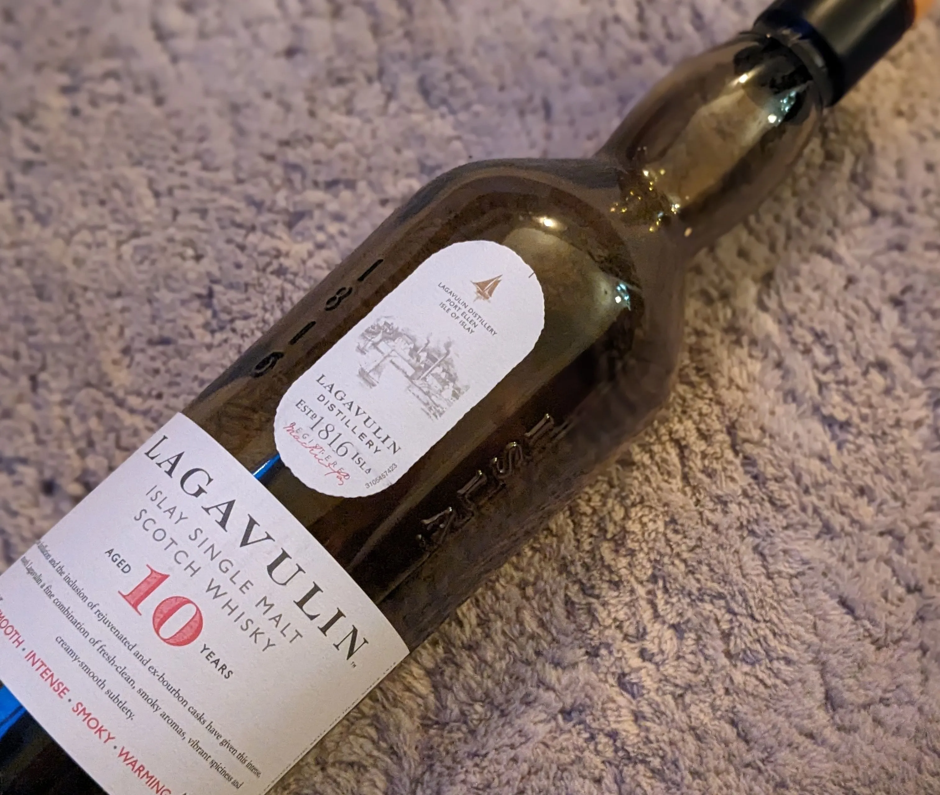 Lagavulin 10 Years (Travel Exclusive) Review