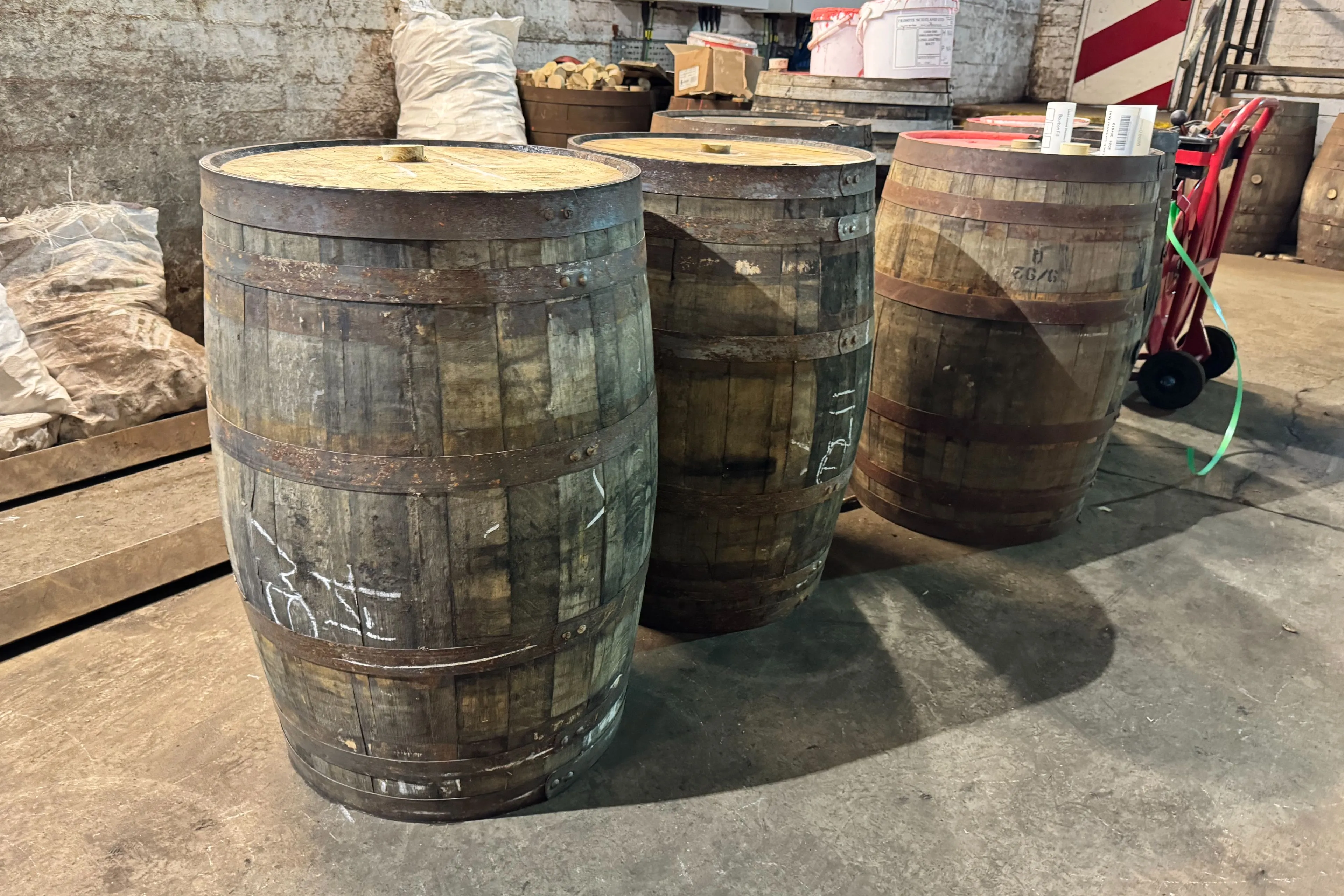 Waarom rijpt whisky (meestal) in eikenhouten vaten?