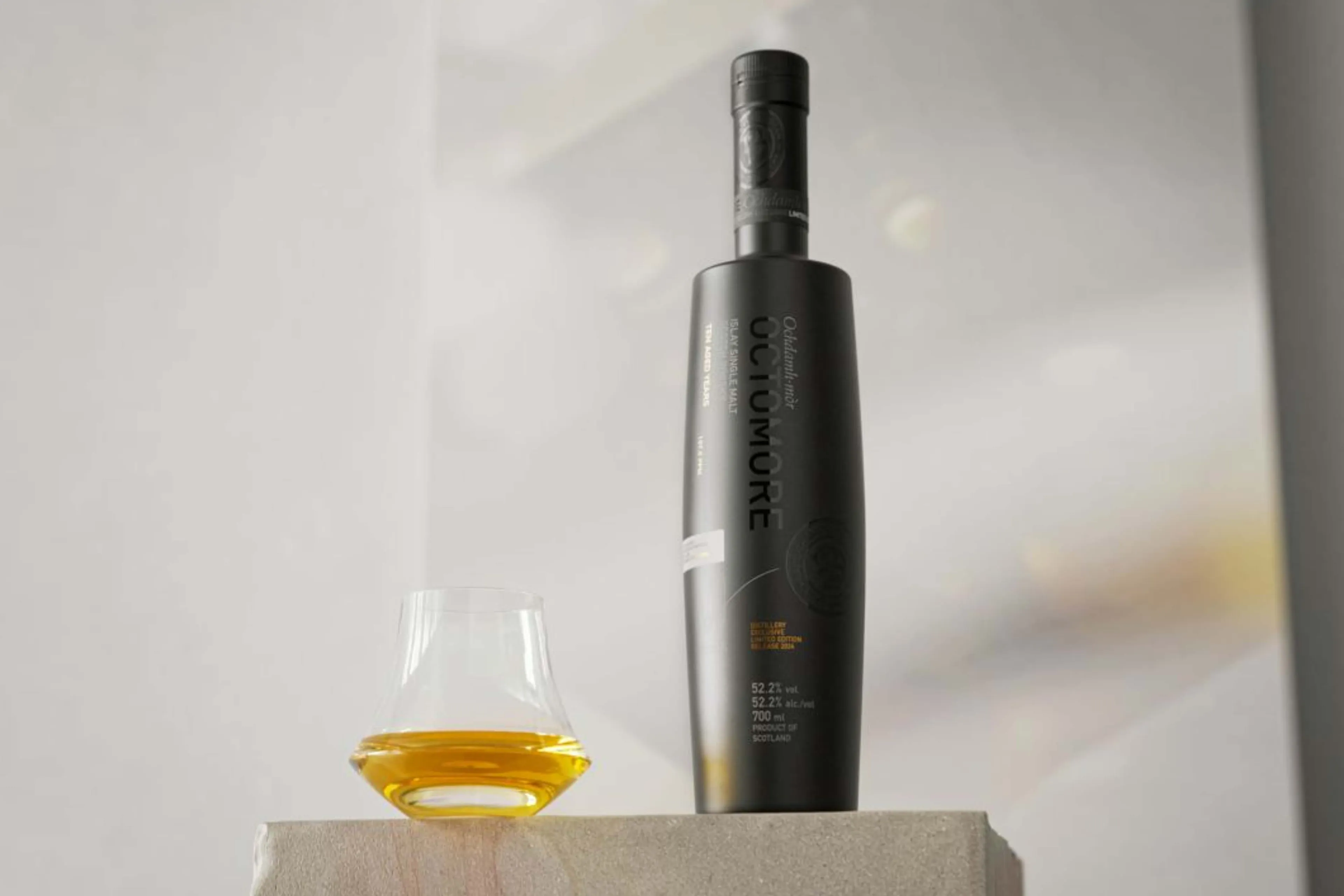 Bruichladdich rondt de Octomore 15 whiskyserie af met een bijzondere fles